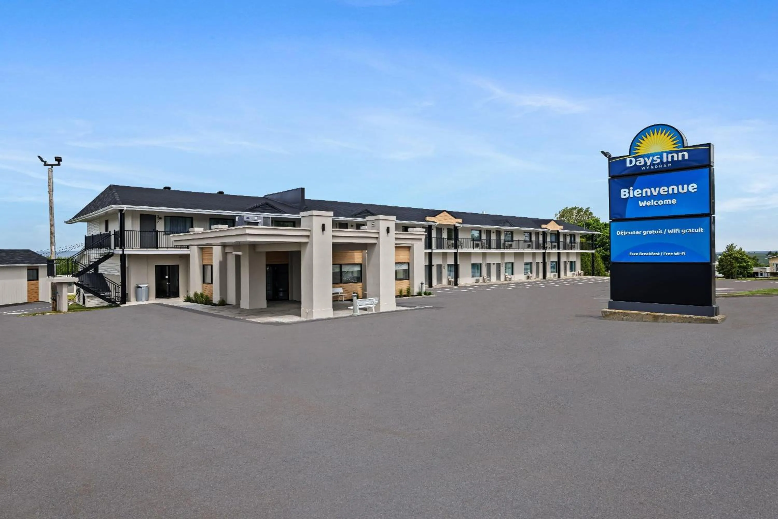 Property building in Days Inn by Wyndham Riviere-Du-Loup