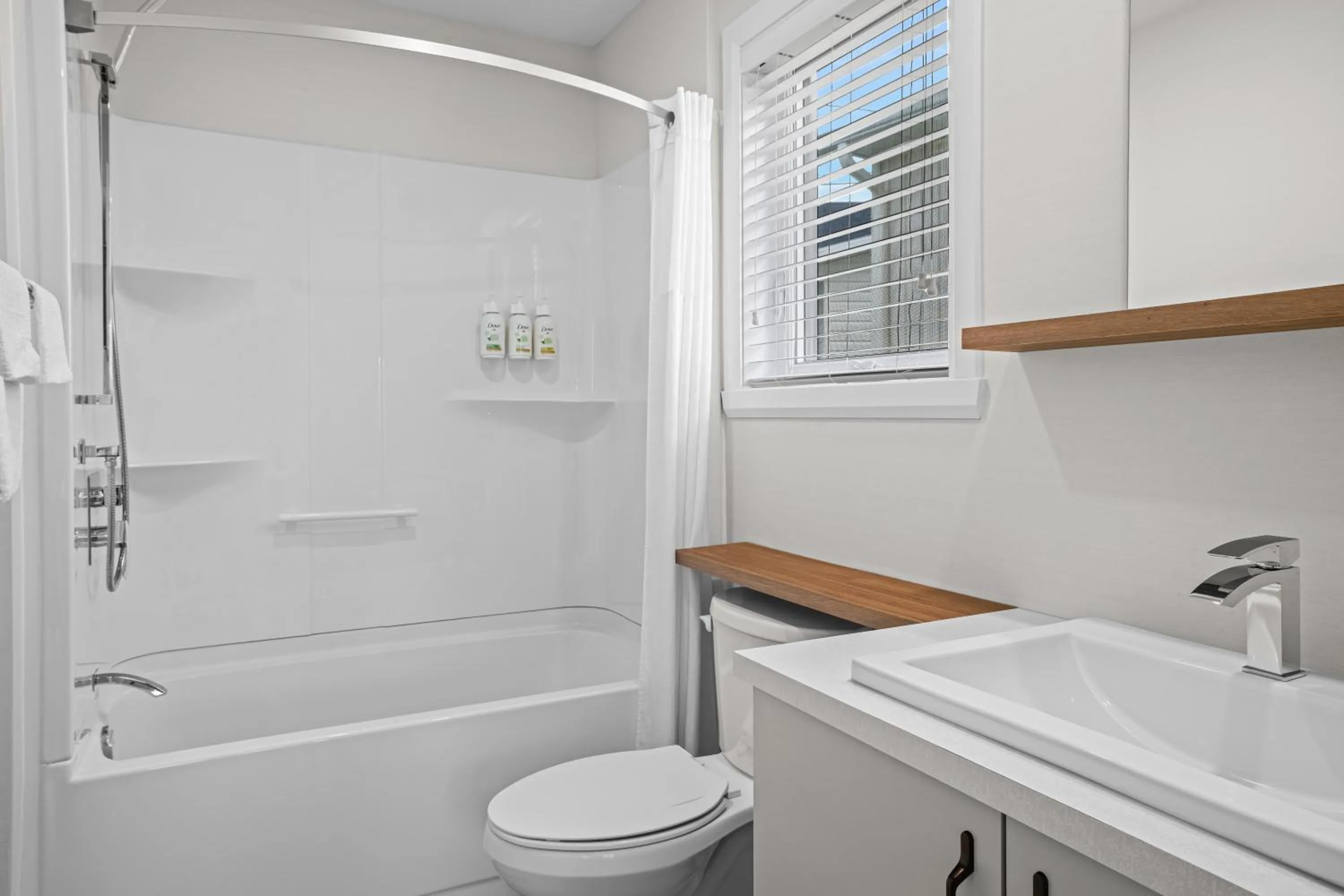 Shower in Days Inn by Wyndham Riviere-Du-Loup