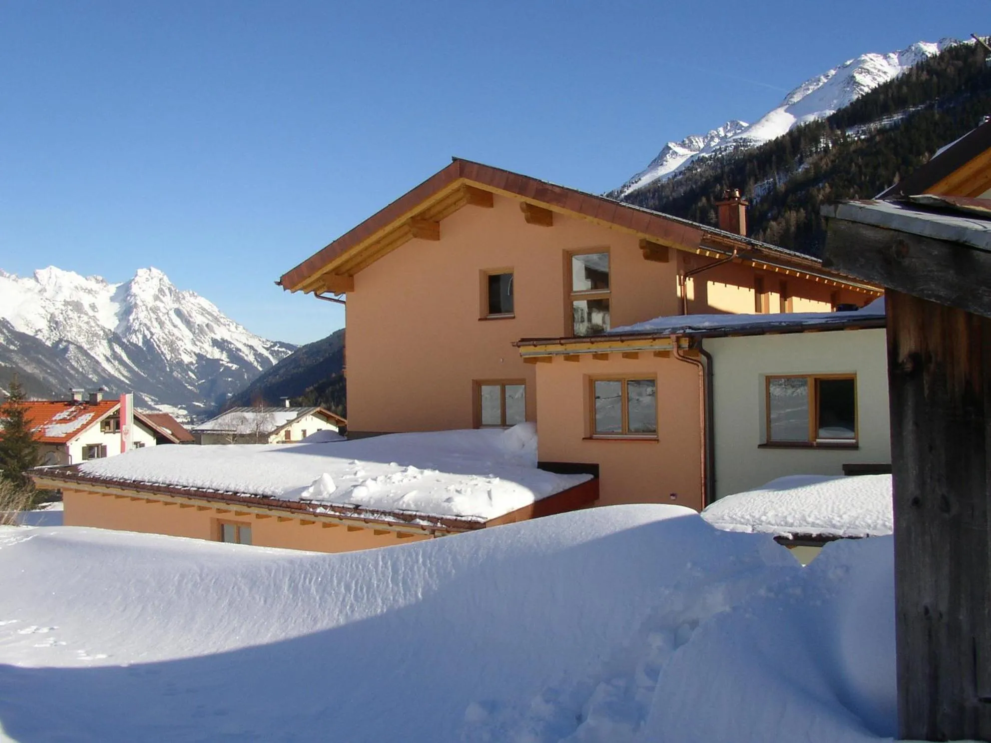Property building in Apart Ehart