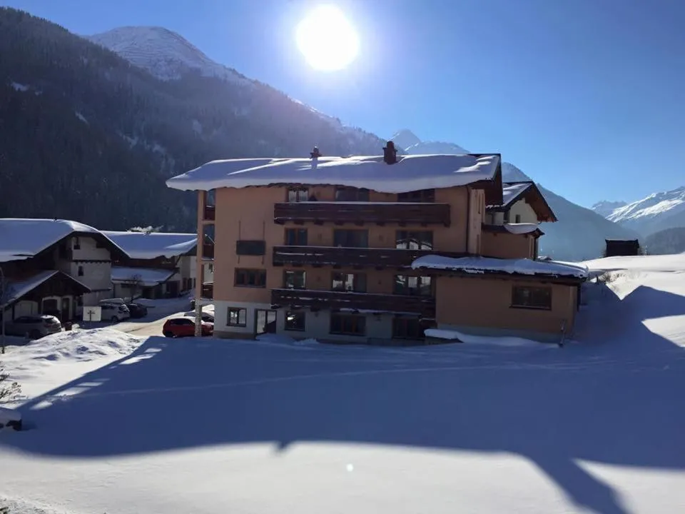 Property building in Apart Ehart