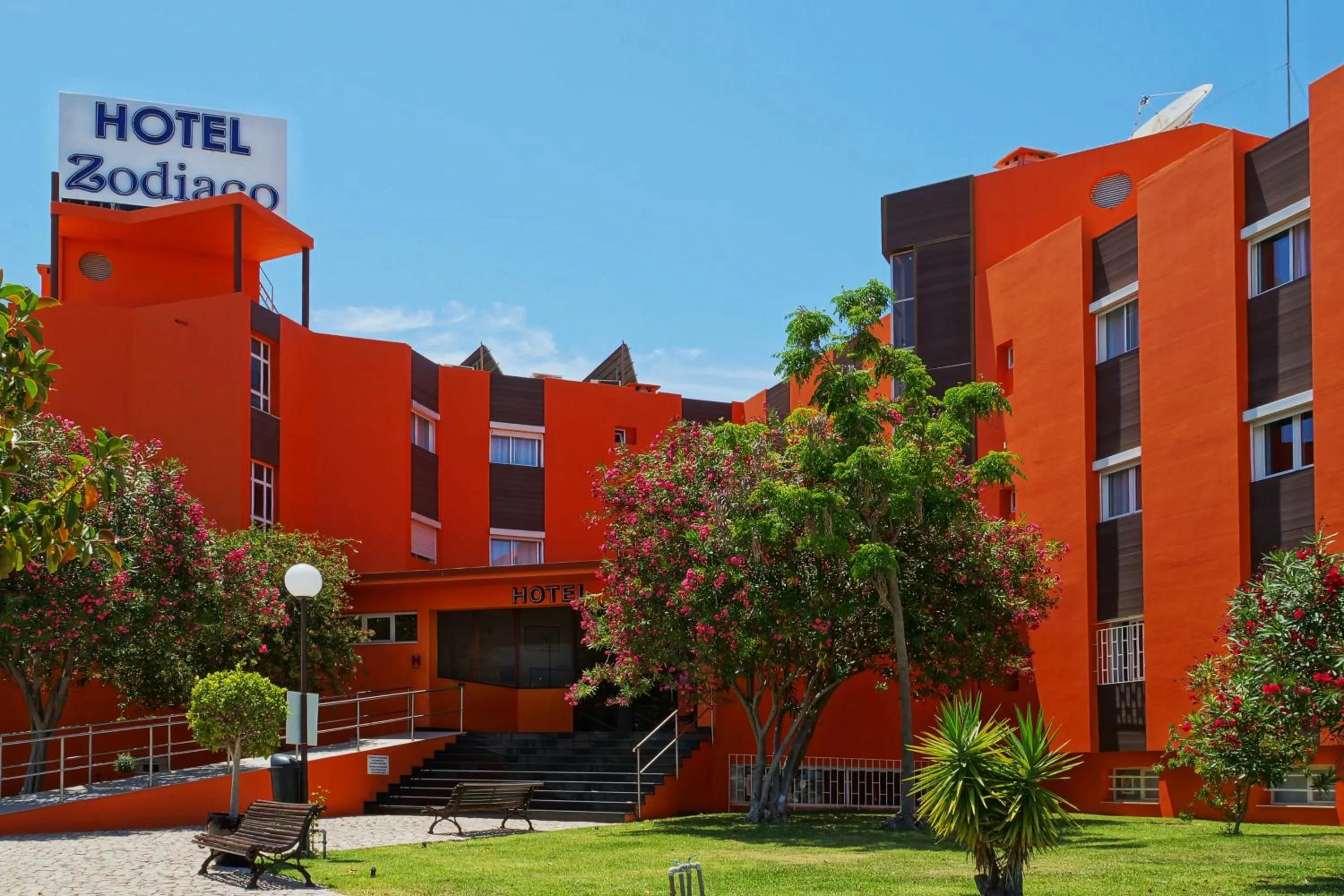 Facade/entrance in Zodiaco