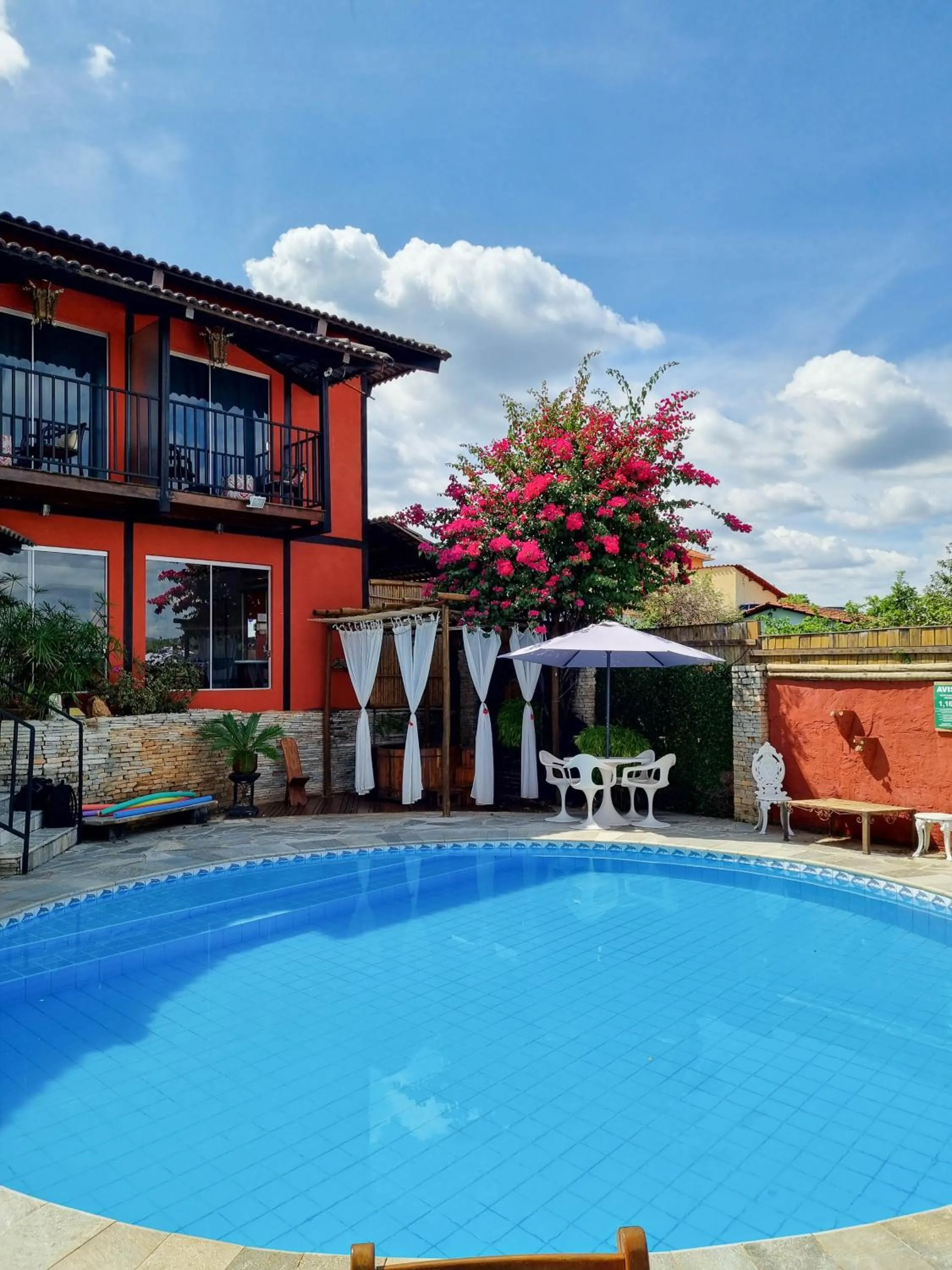 Pool view in Pousada Ikabana