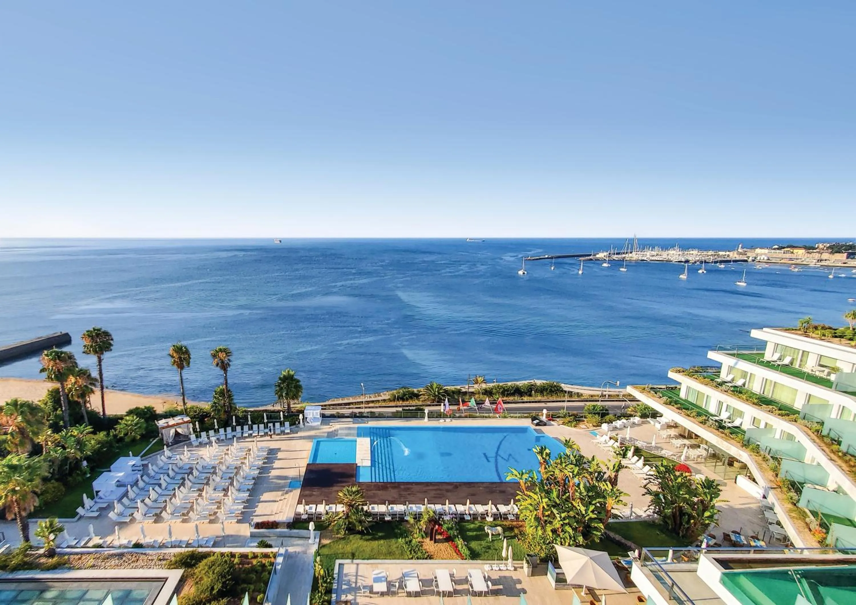 Property building in Hotel Cascais Miragem Health & Spa