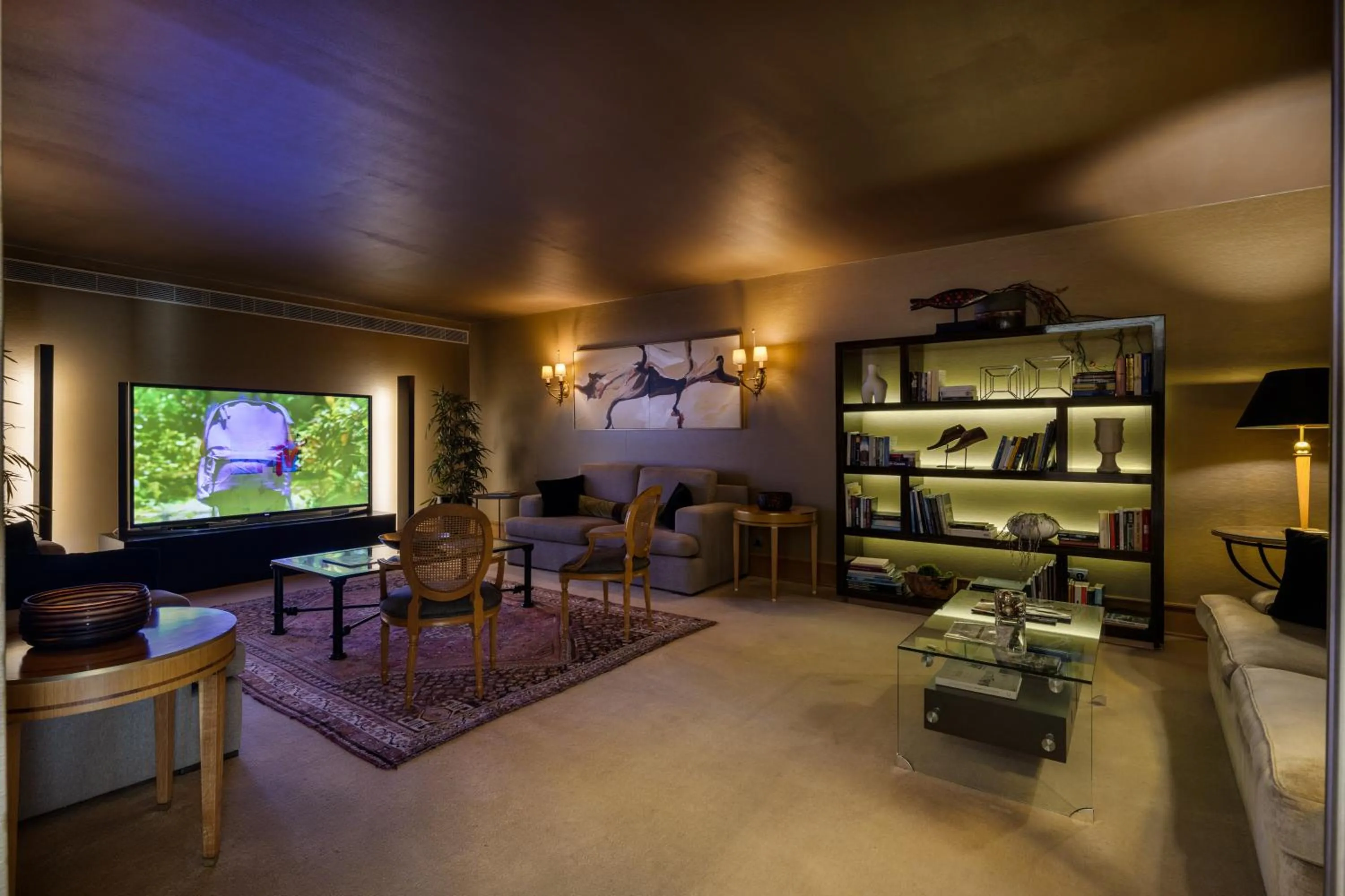 Communal lounge/ TV room in Hotel Cascais Miragem Health & Spa