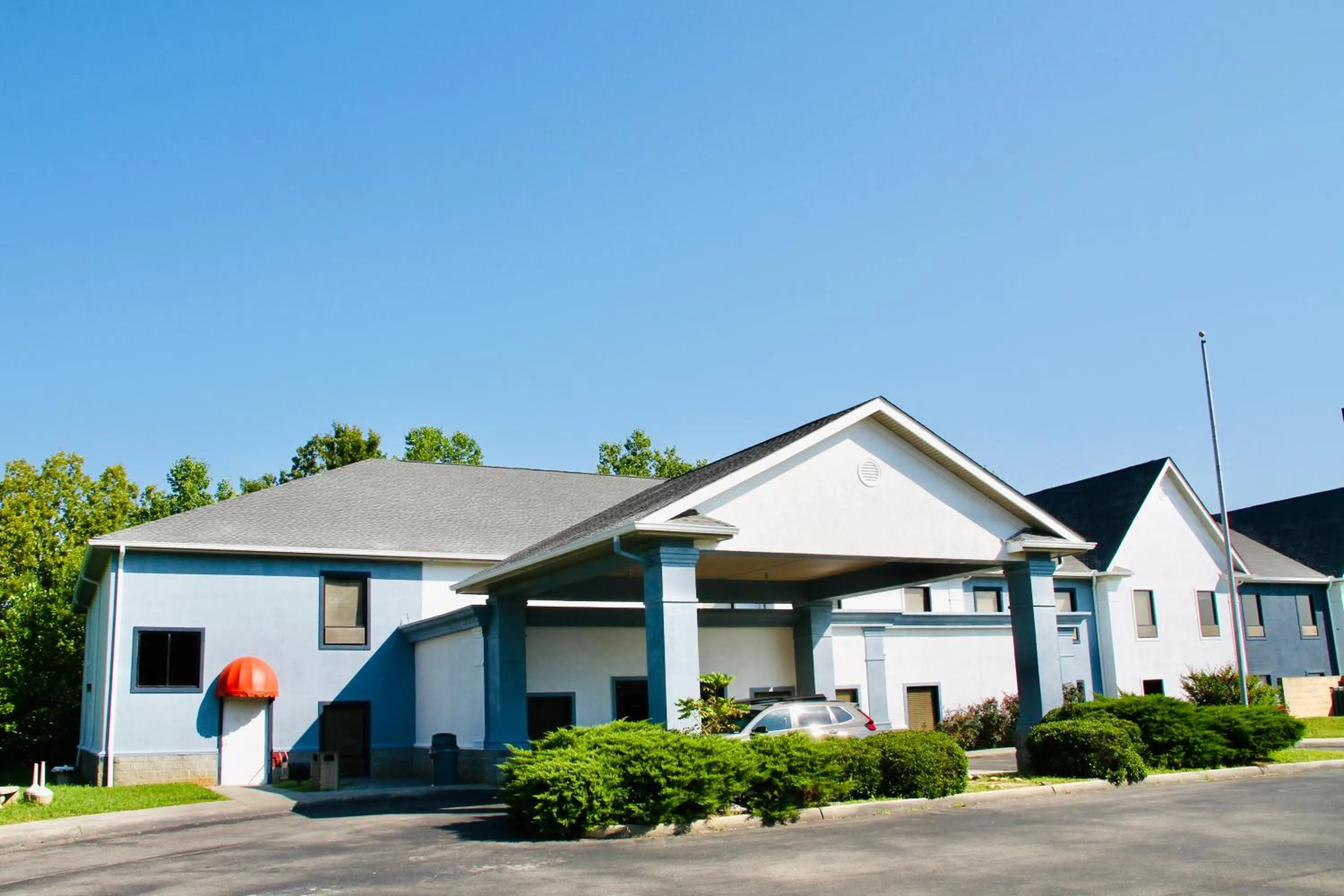 Facade/entrance in Grand Vista Hotel & Suites