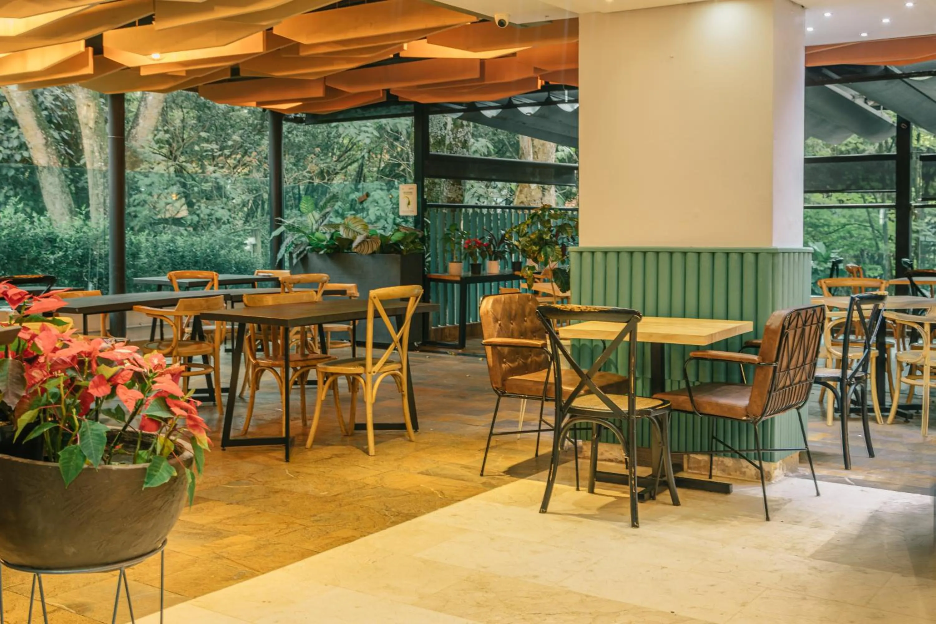 Restaurant/places to eat in Cafe Hotel Medellín