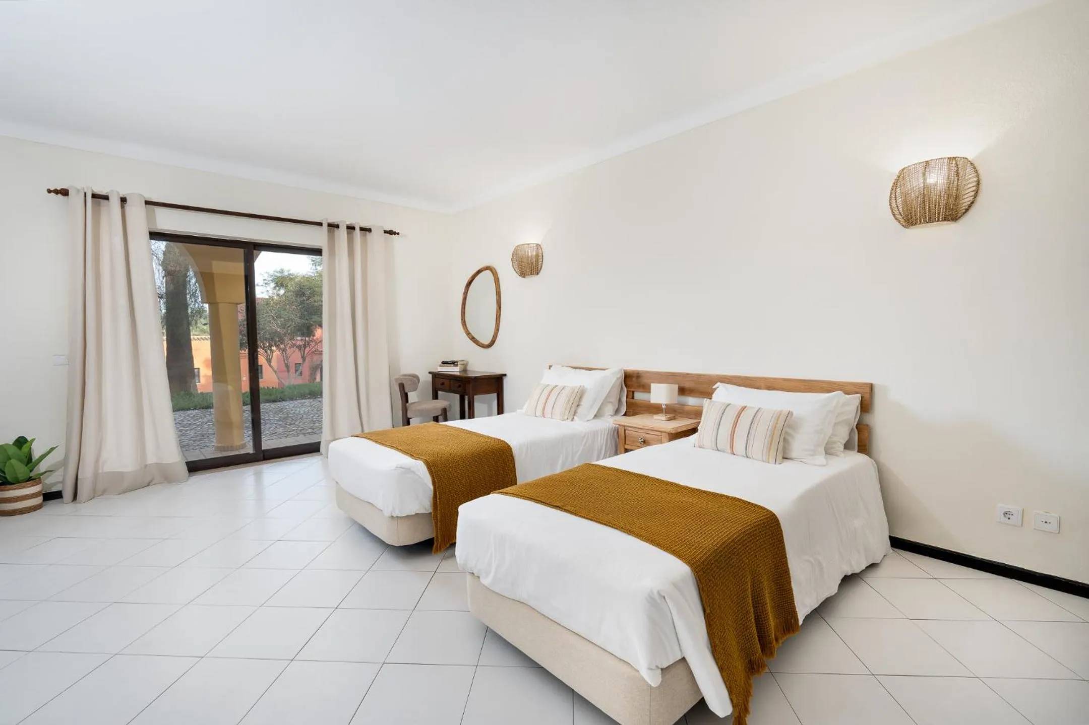 Bedroom, Bed in Colina Village