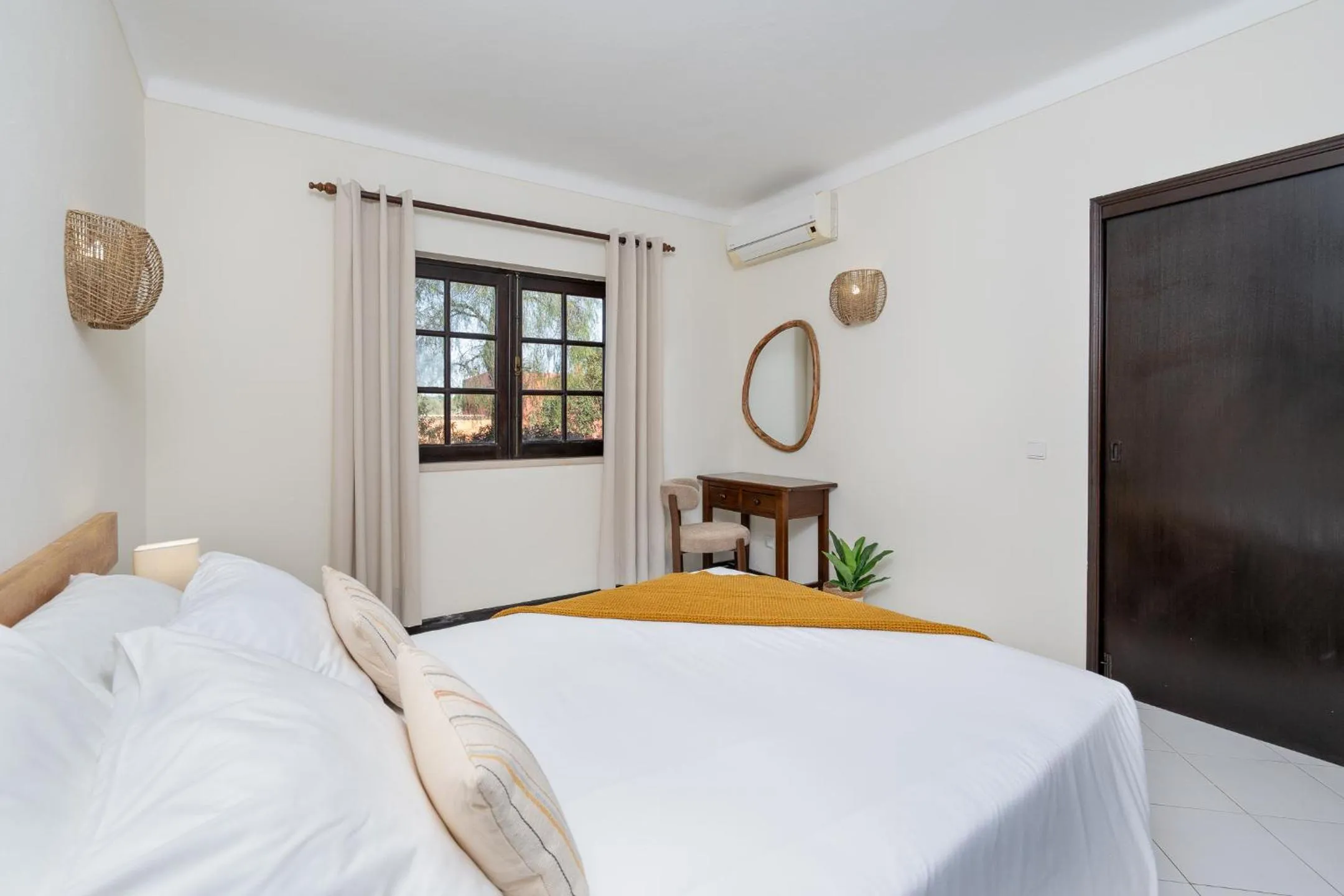 Bedroom, Bed in Colina Village