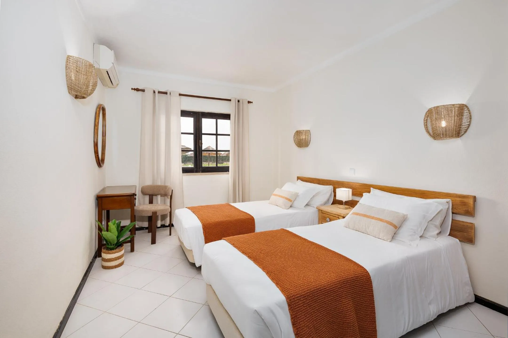 Bedroom, Bed in Colina Village