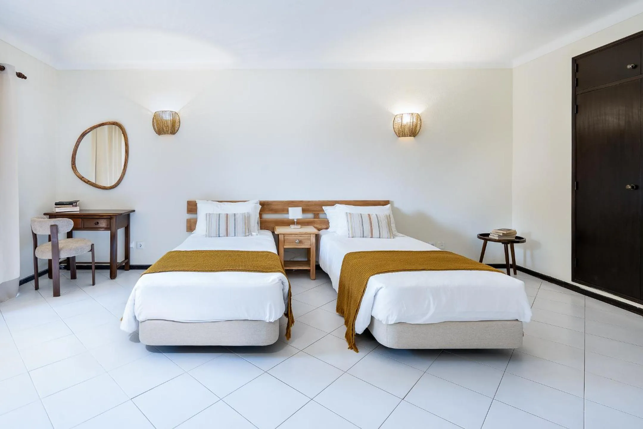 Bedroom, Bed in Colina Village