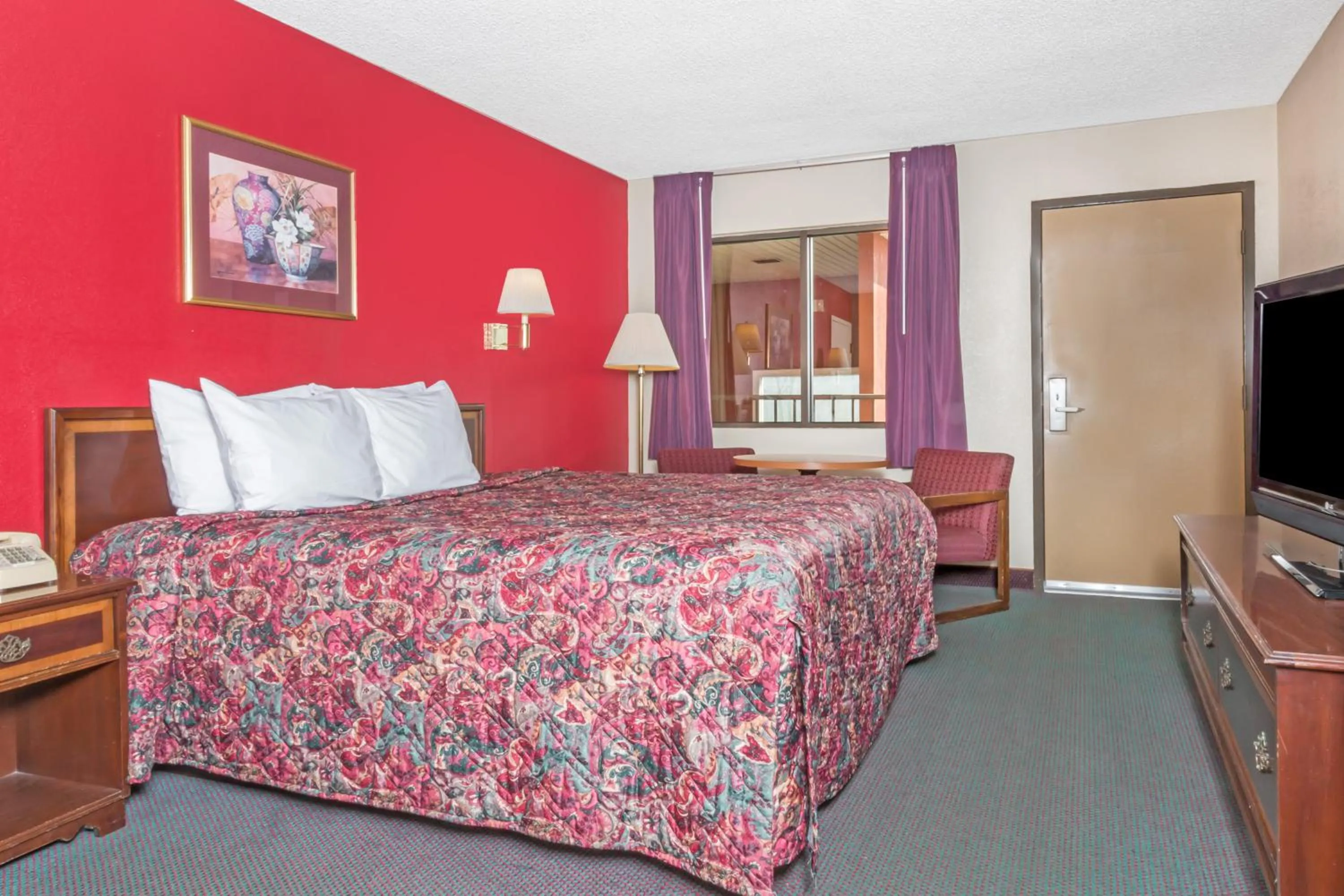 Bed in Days Inn by Wyndham New Market I-81