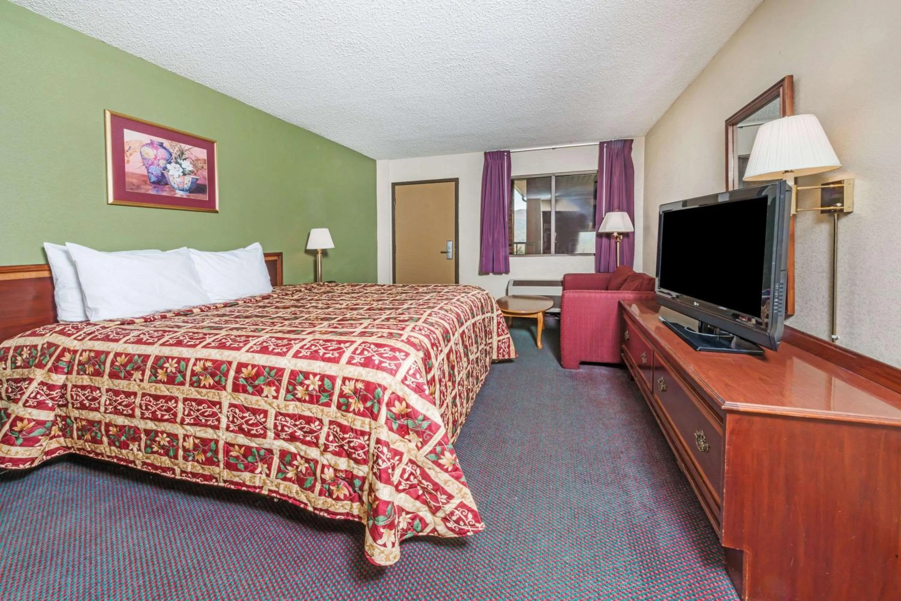 Photo of the whole room, Bed in Days Inn by Wyndham New Market I-81