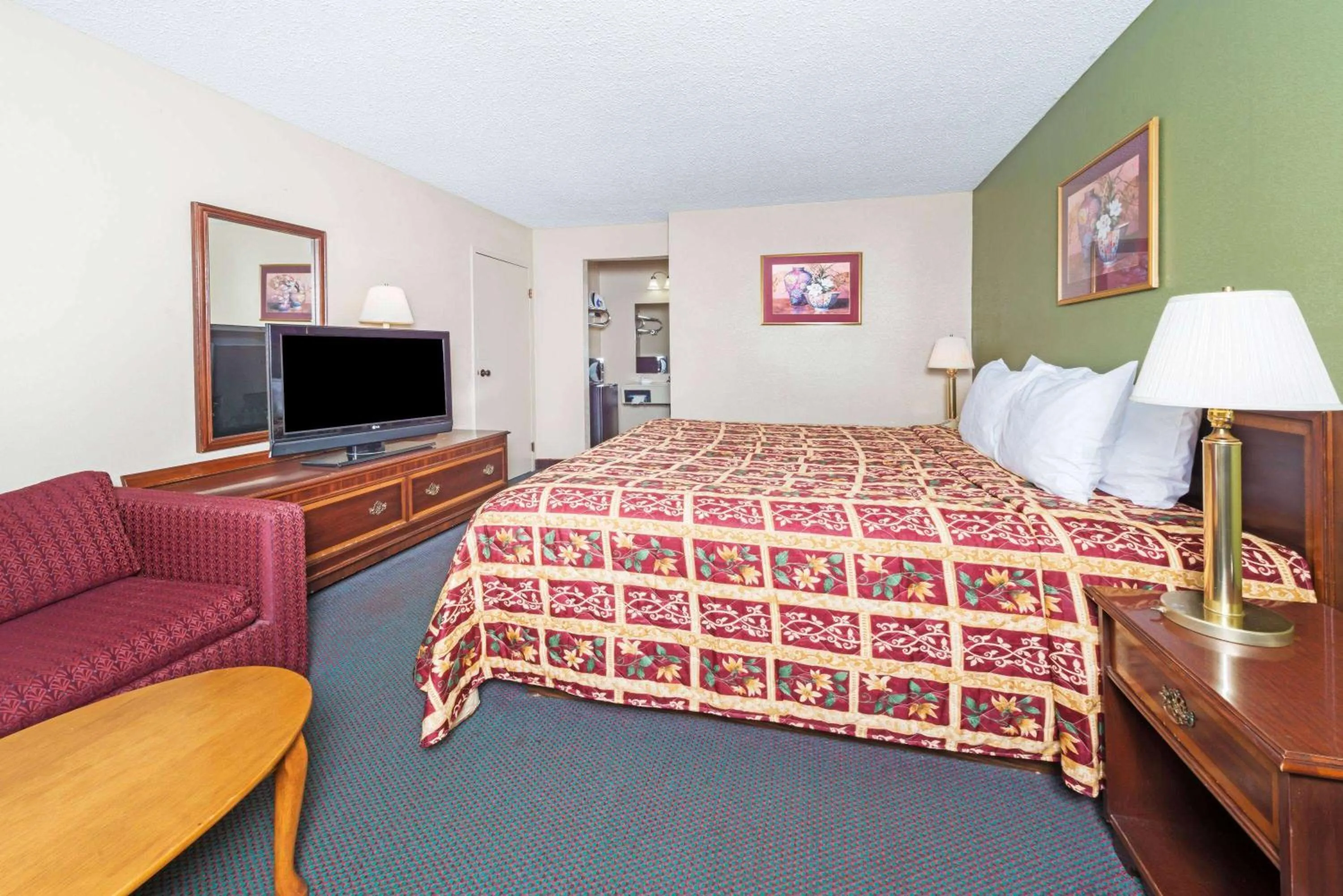 Photo of the whole room, Bed in Days Inn by Wyndham New Market I-81