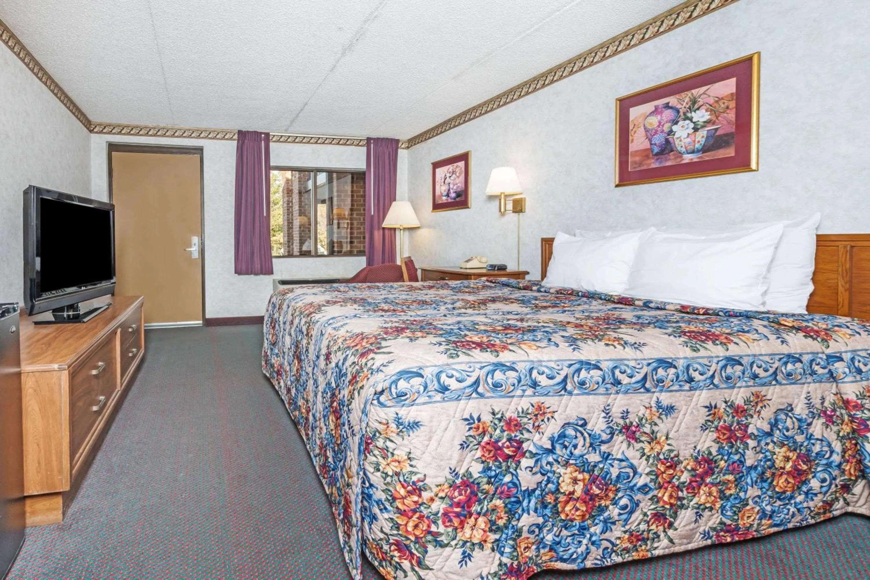 Photo of the whole room, Bed in Days Inn by Wyndham New Market I-81