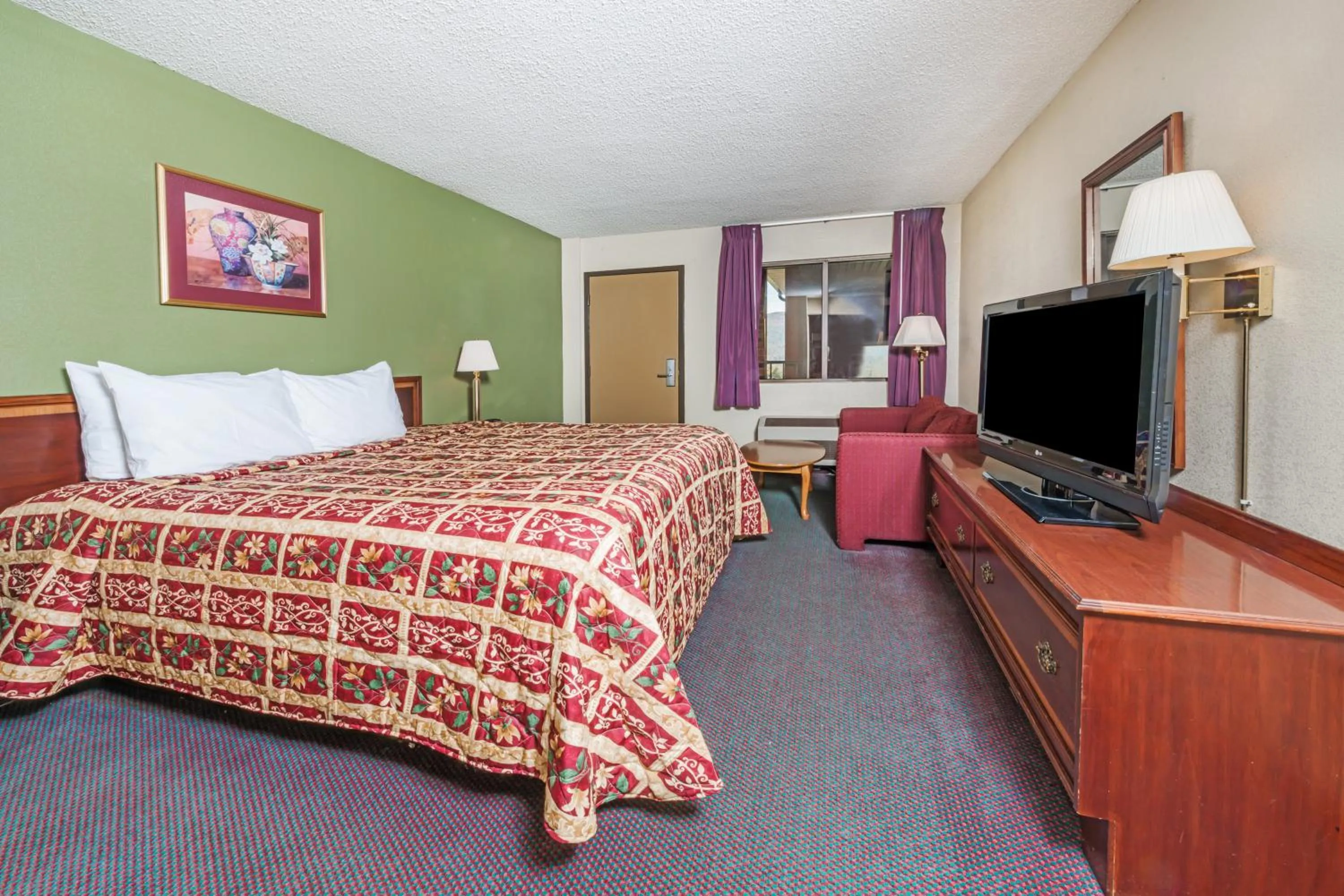 Bed in Days Inn by Wyndham New Market I-81