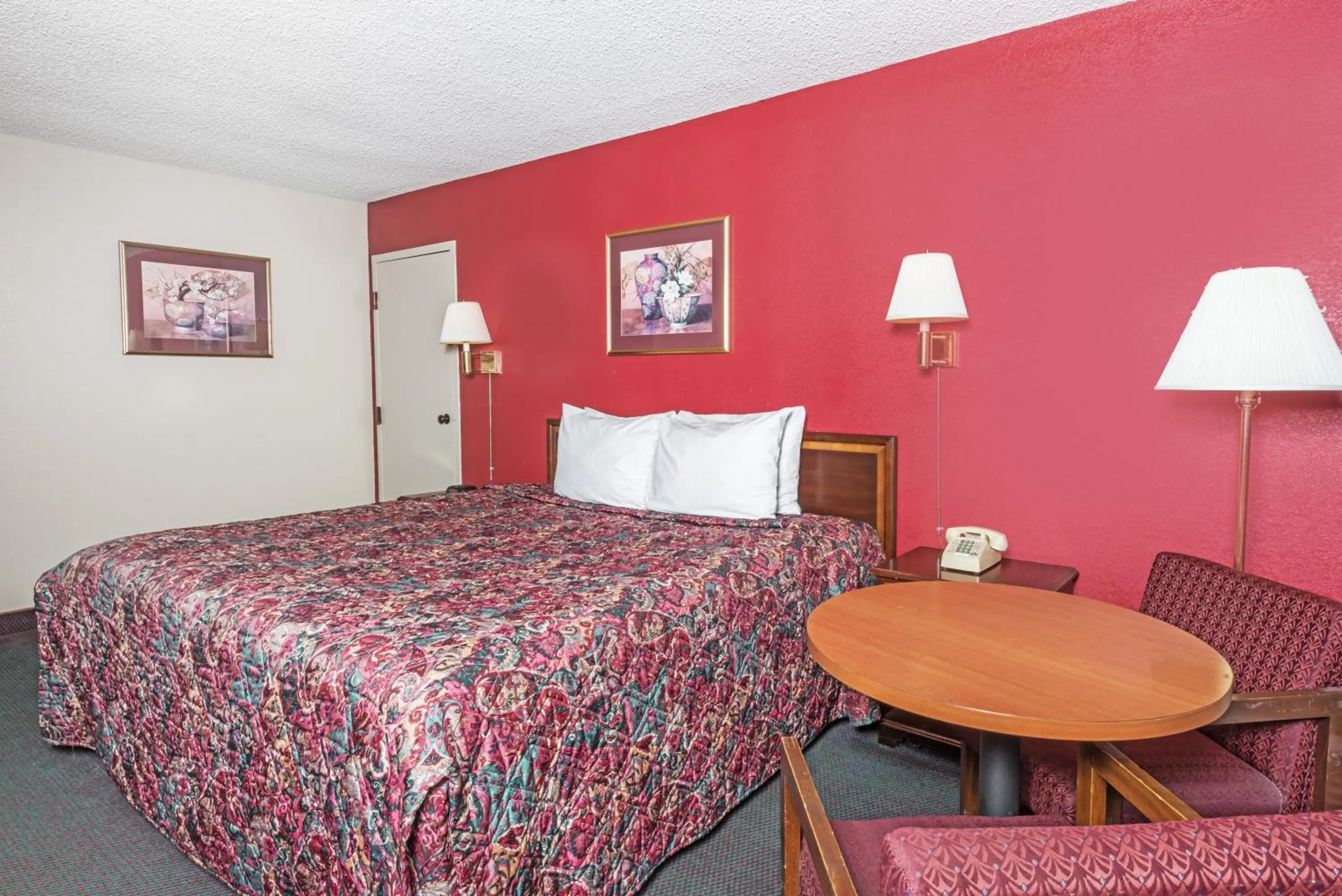 Bed in Days Inn by Wyndham New Market I-81