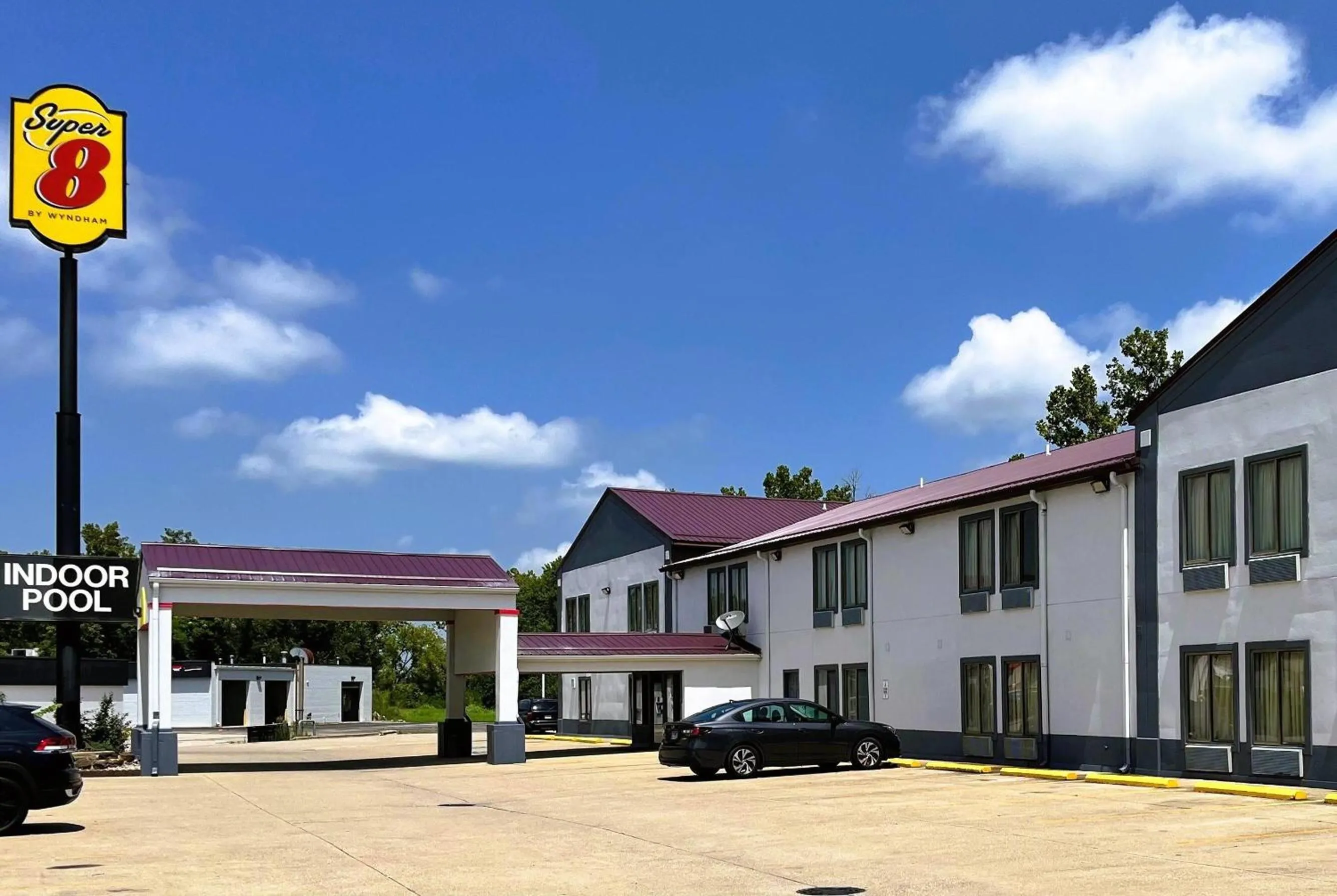 Property building in Super 8 by Wyndham Vincennes