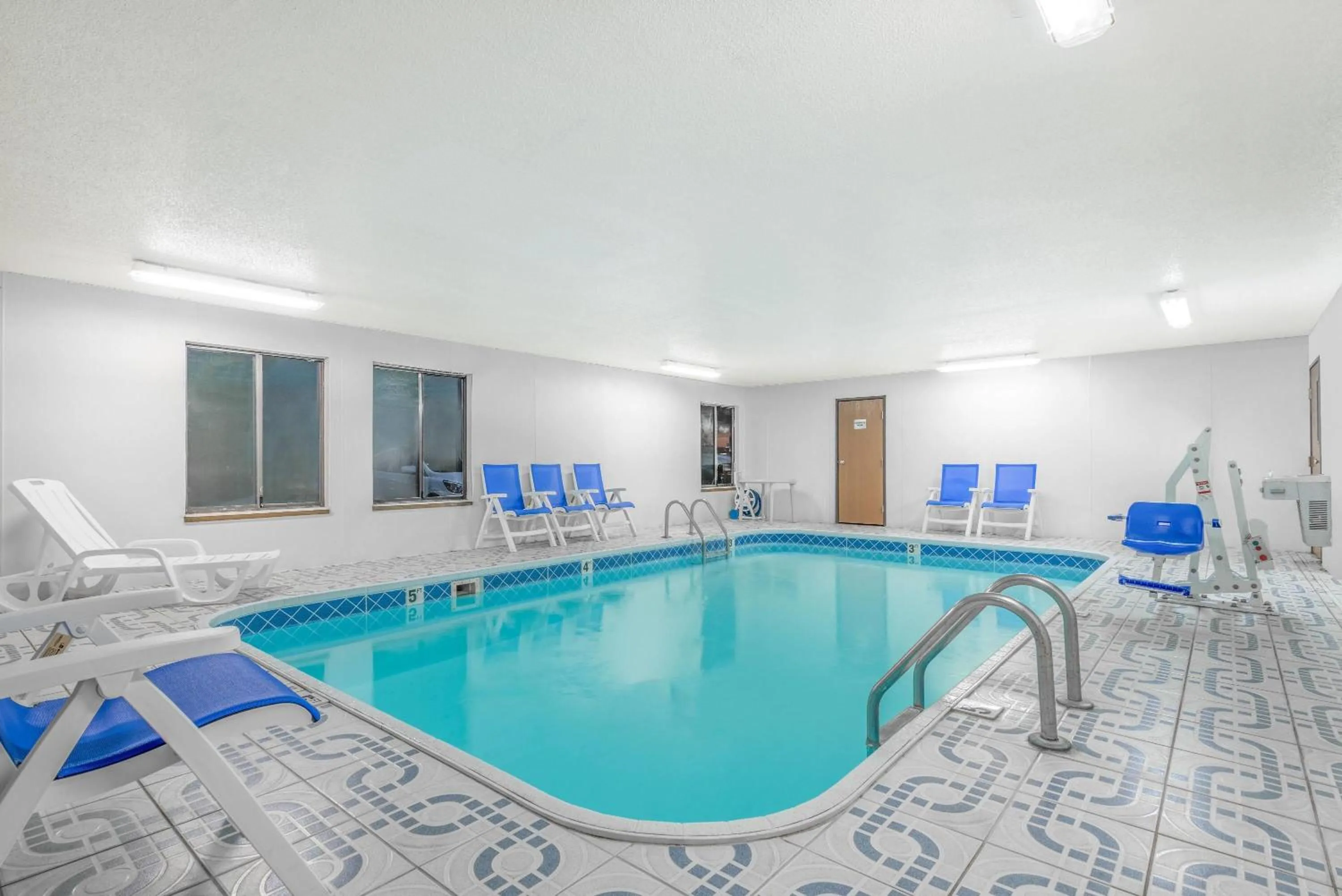 Pool view in Super 8 by Wyndham Vincennes