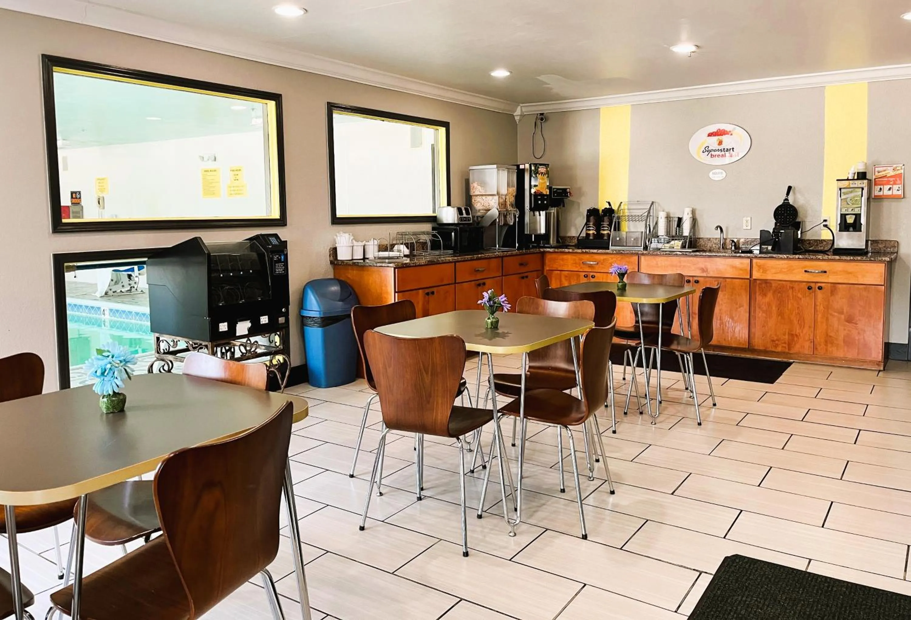 Breakfast in Super 8 by Wyndham Vincennes