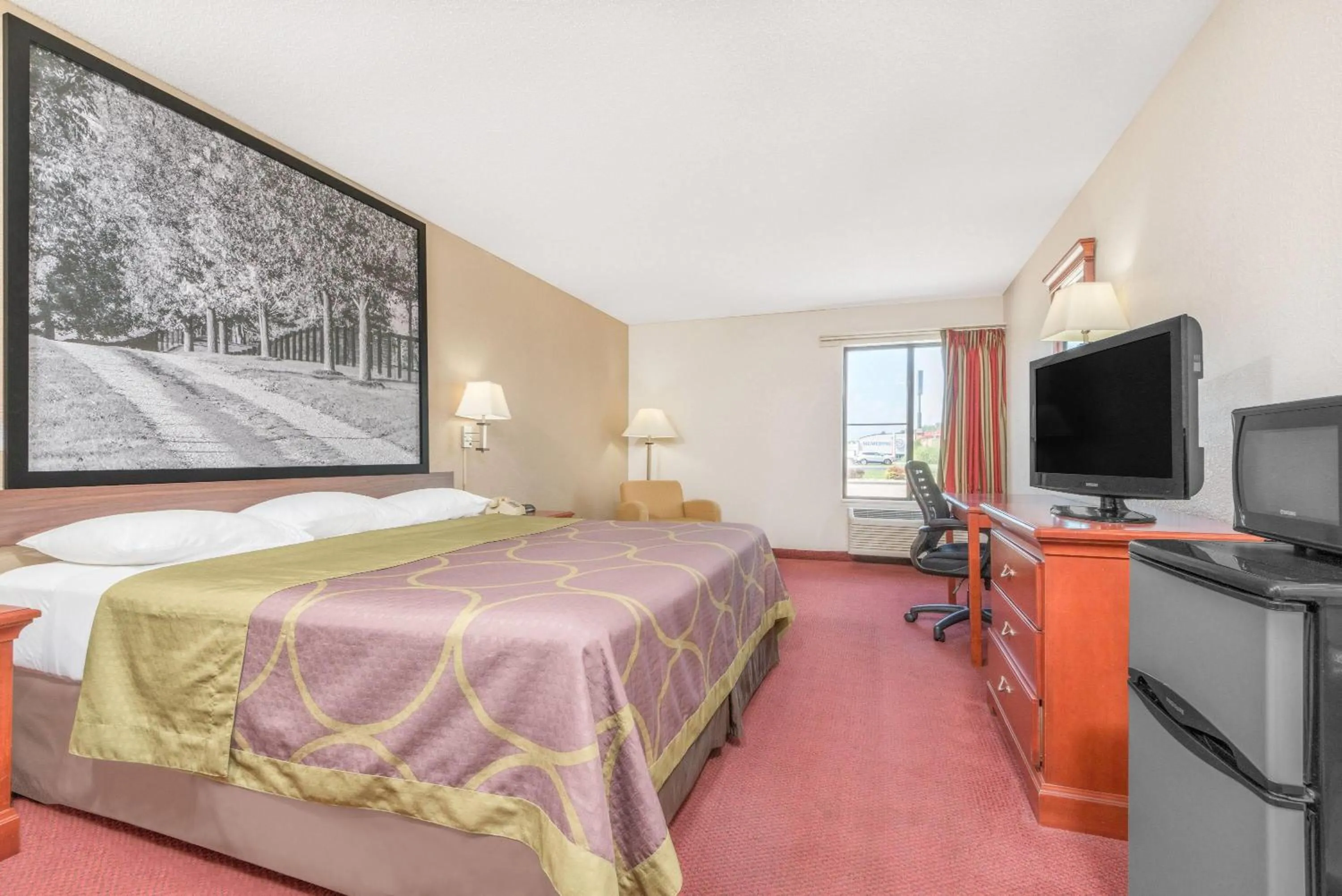 Photo of the whole room, Bed in Super 8 by Wyndham Vincennes