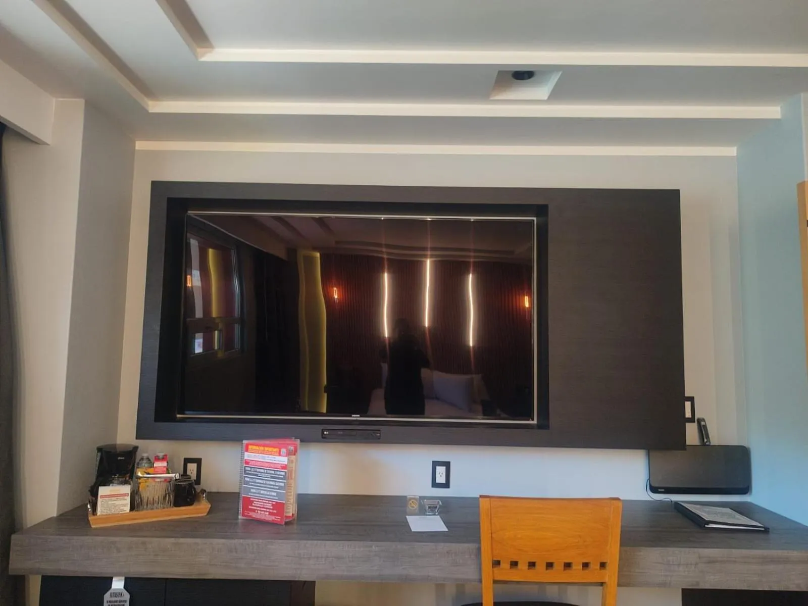 TV and multimedia in Suites Inn la Muralla Hotel & Spa