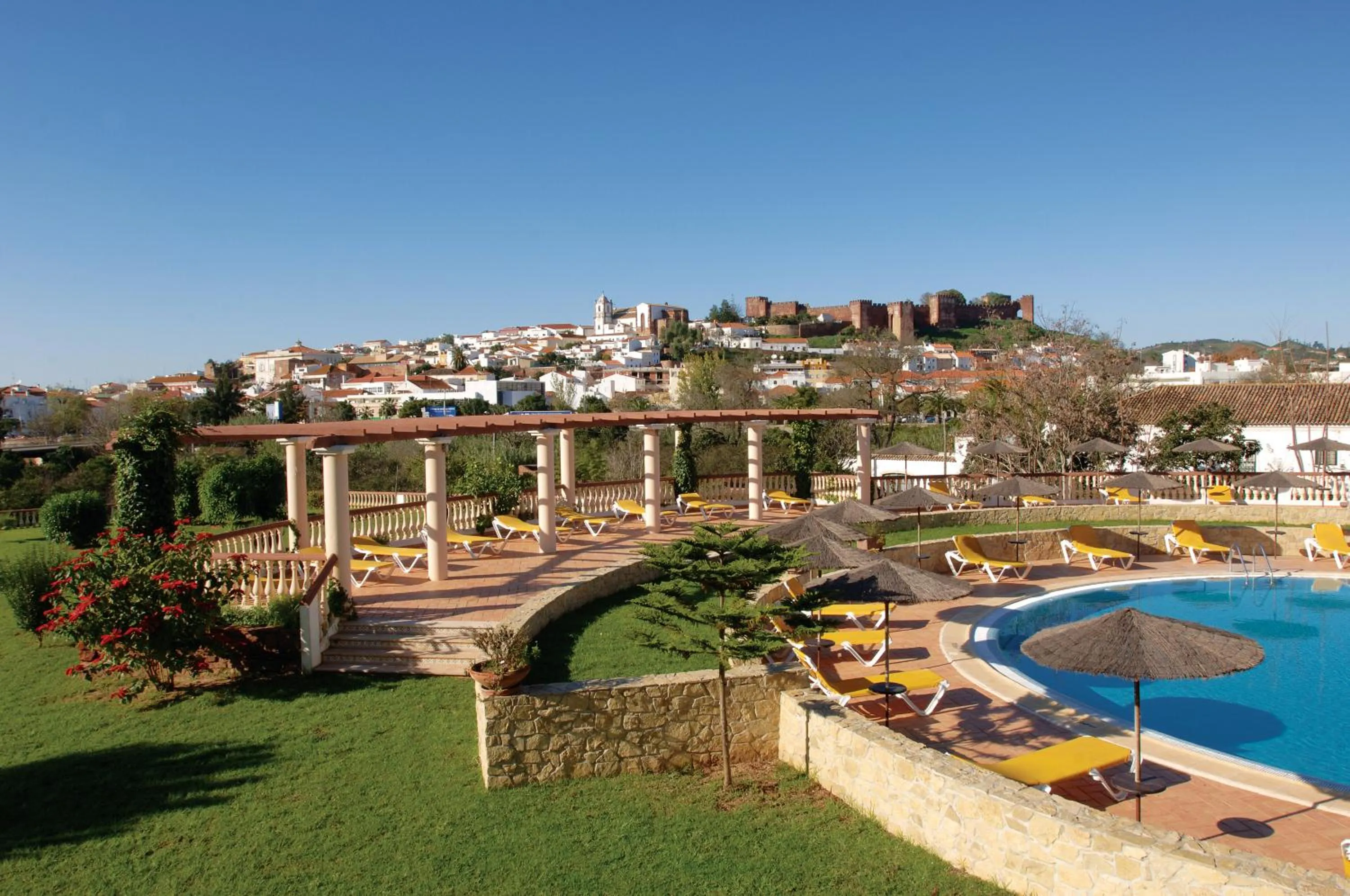 Swimming pool in Hotel Colina Dos Mouros