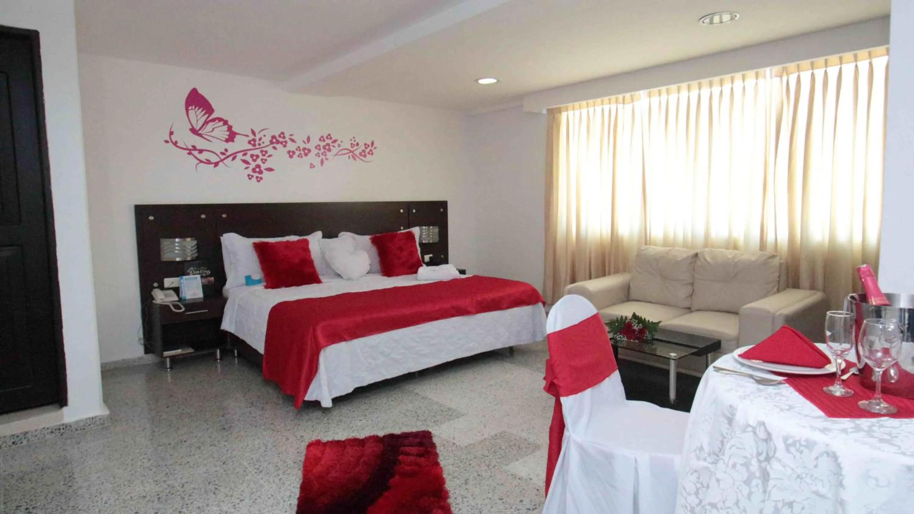 Photo of the whole room, Bed in Hotel Arawak Upar