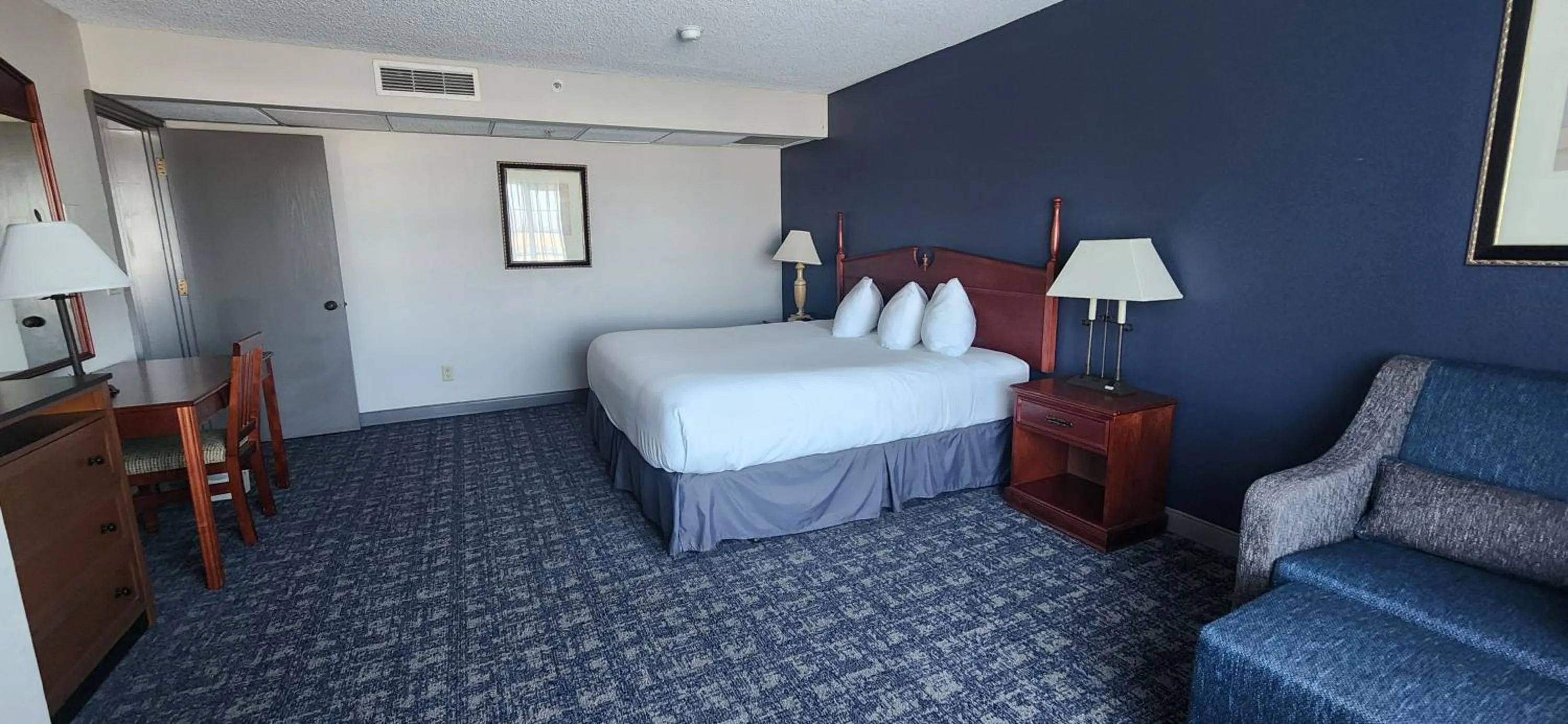 Bed in Red Lion Hotel Eureka