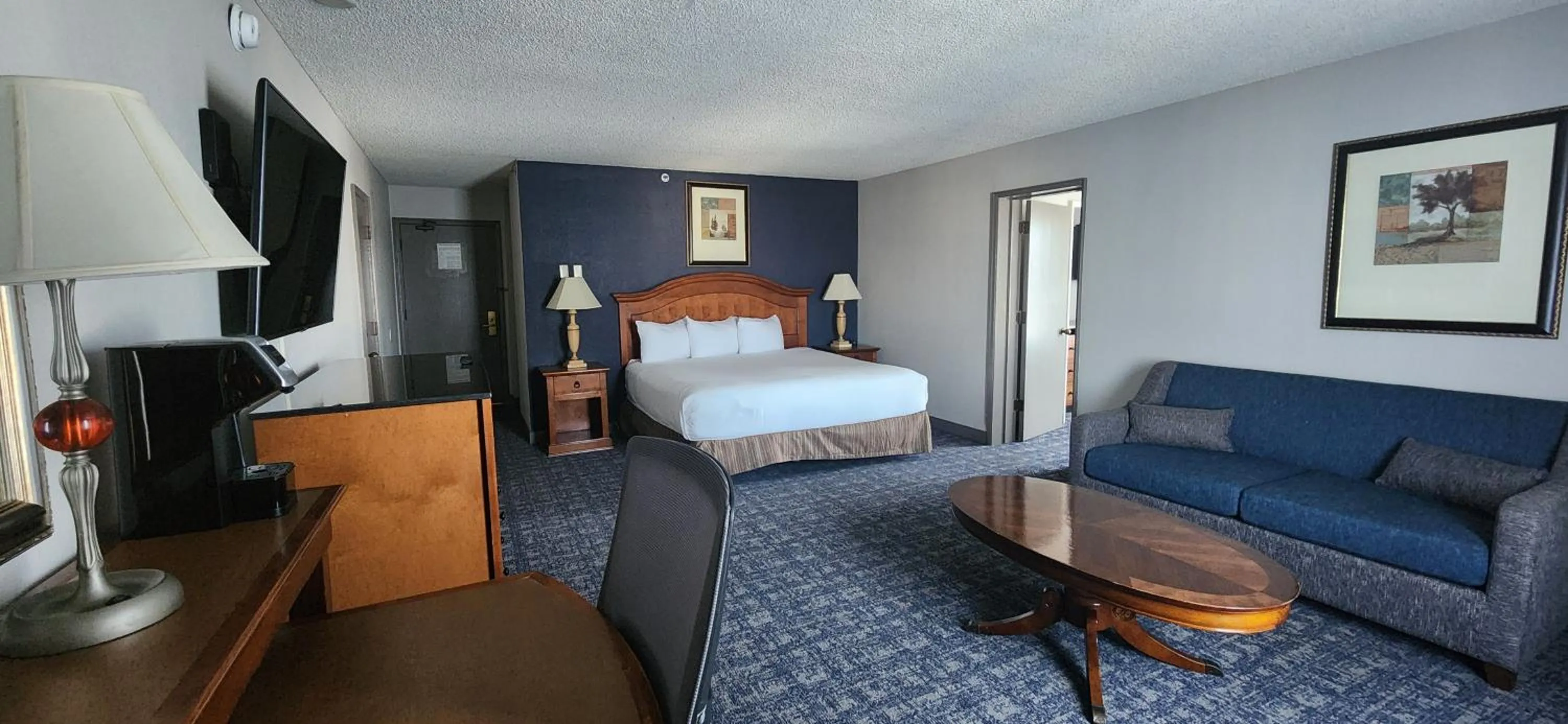 Bed in Red Lion Hotel Eureka