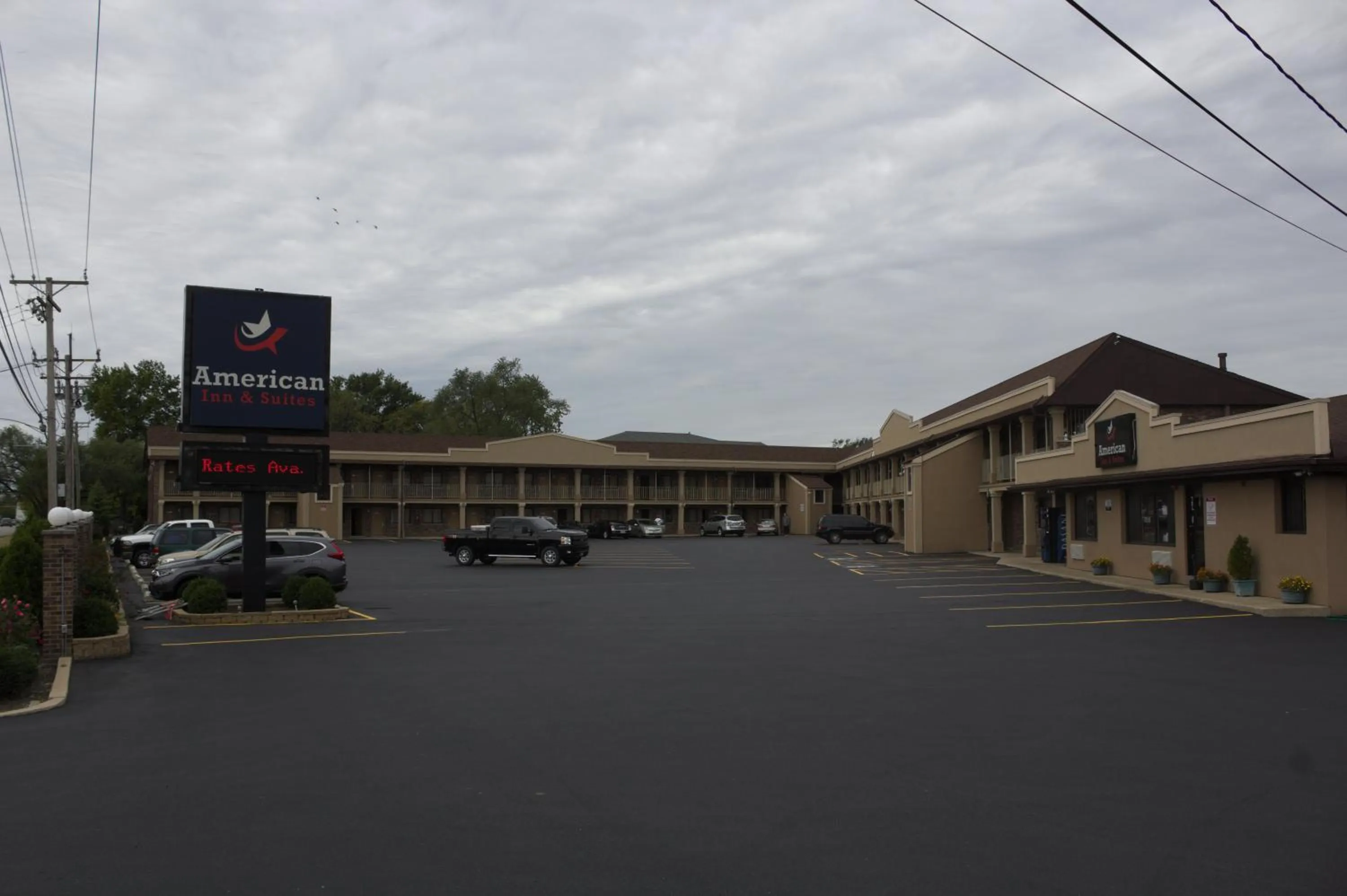 Property building in American Inn and Suites