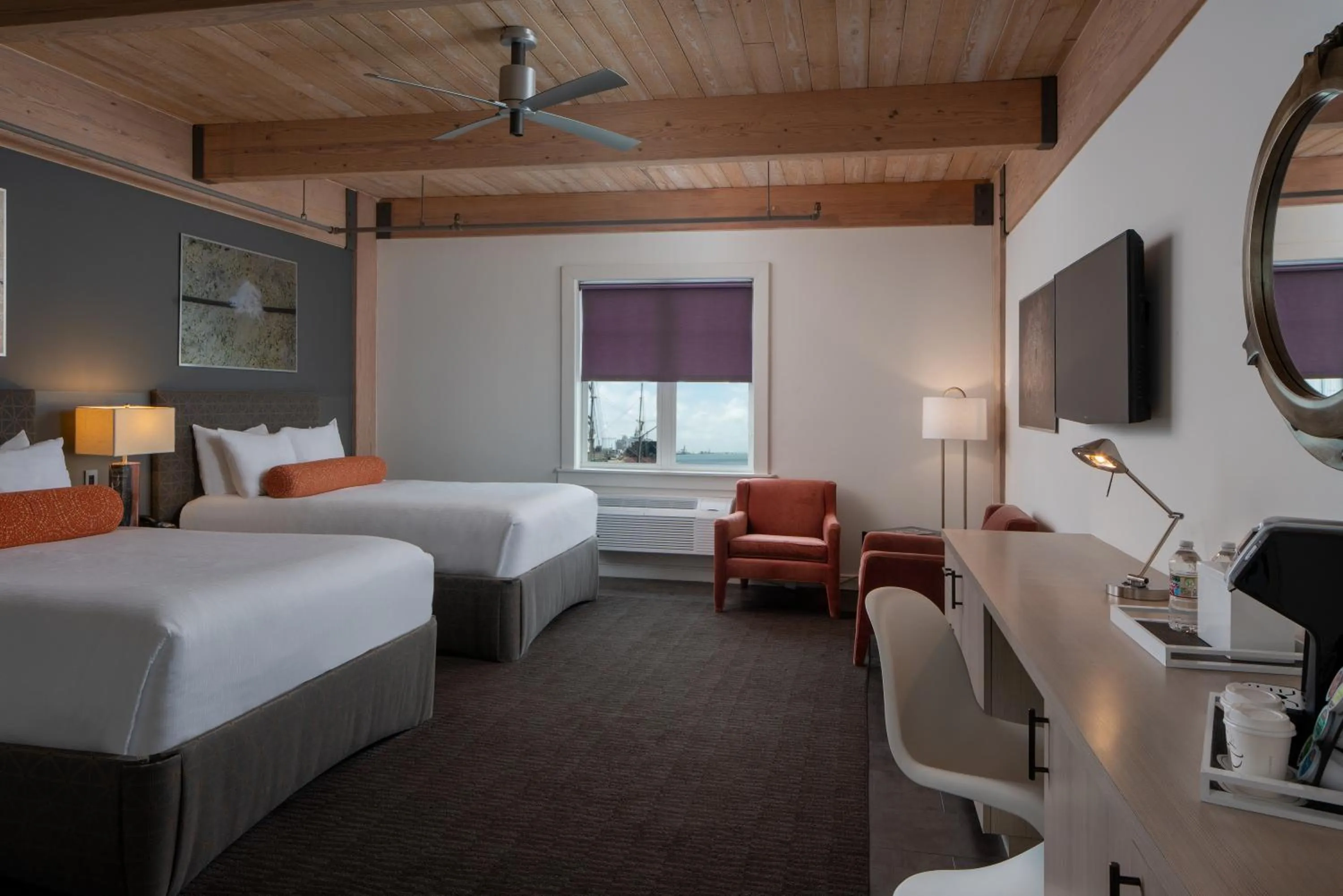 Bedroom, Bed in Harbor House Hotel and Marina at Pier 21