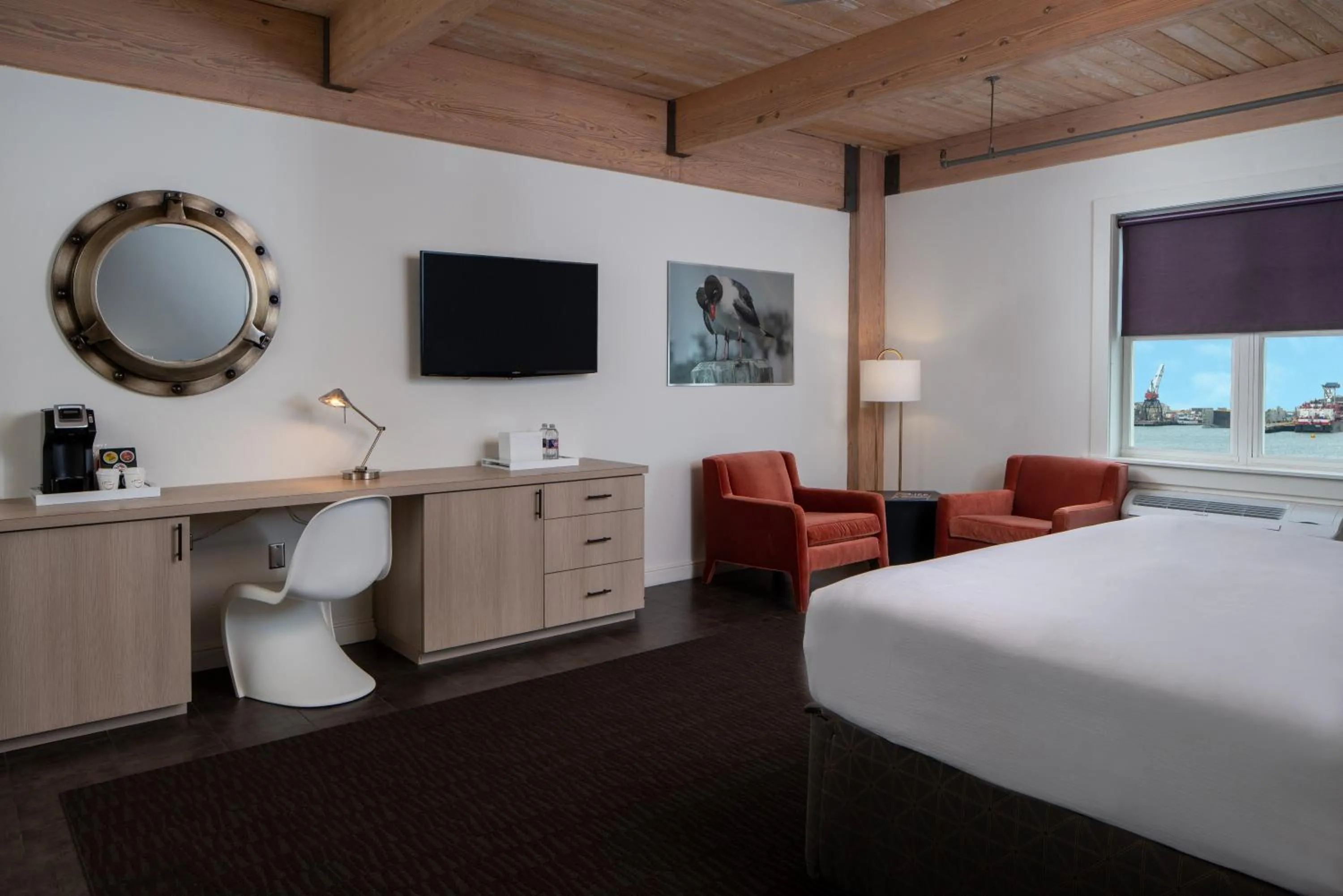 Bedroom, Bed in Harbor House Hotel and Marina at Pier 21