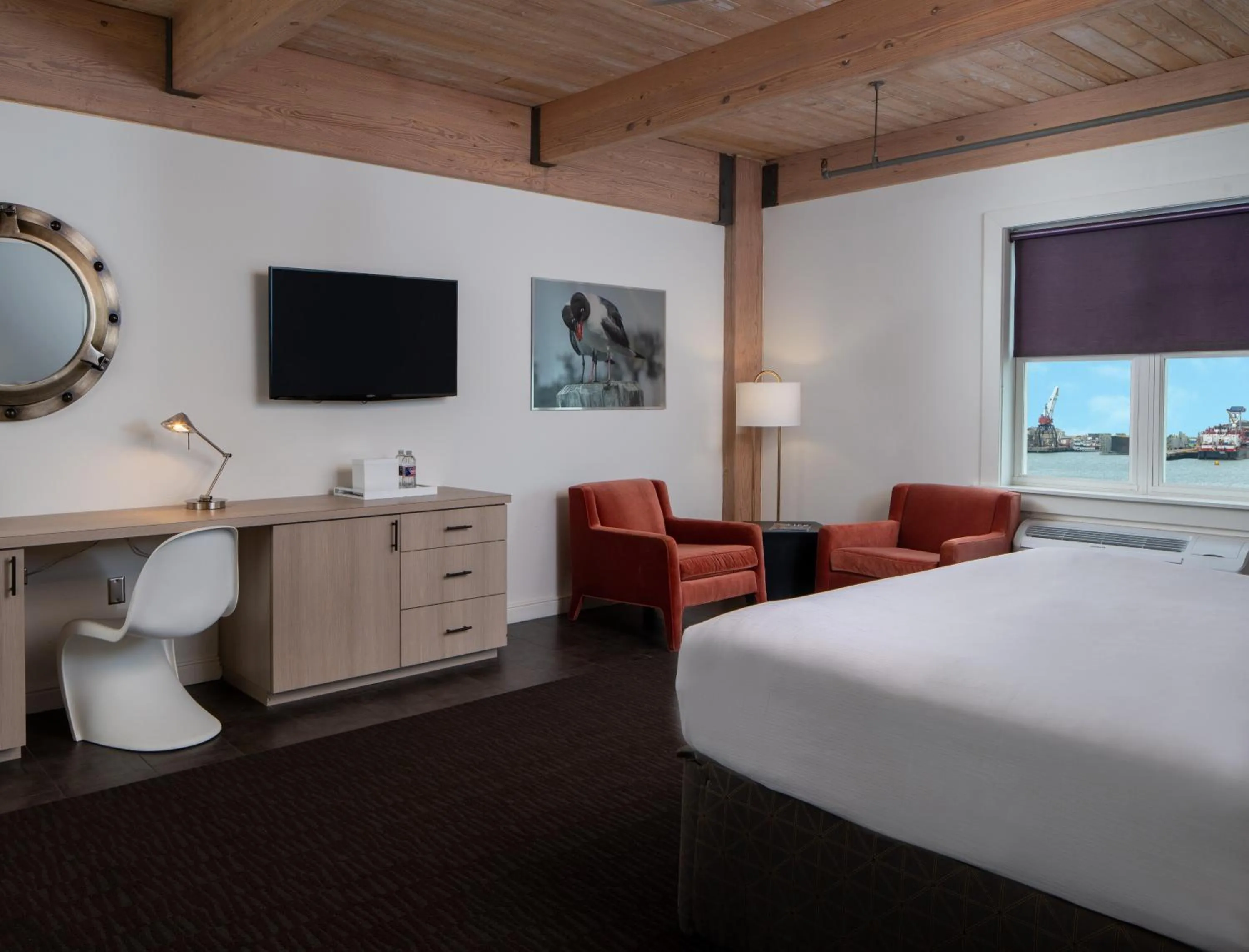 Bedroom, Bed in Harbor House Hotel and Marina at Pier 21