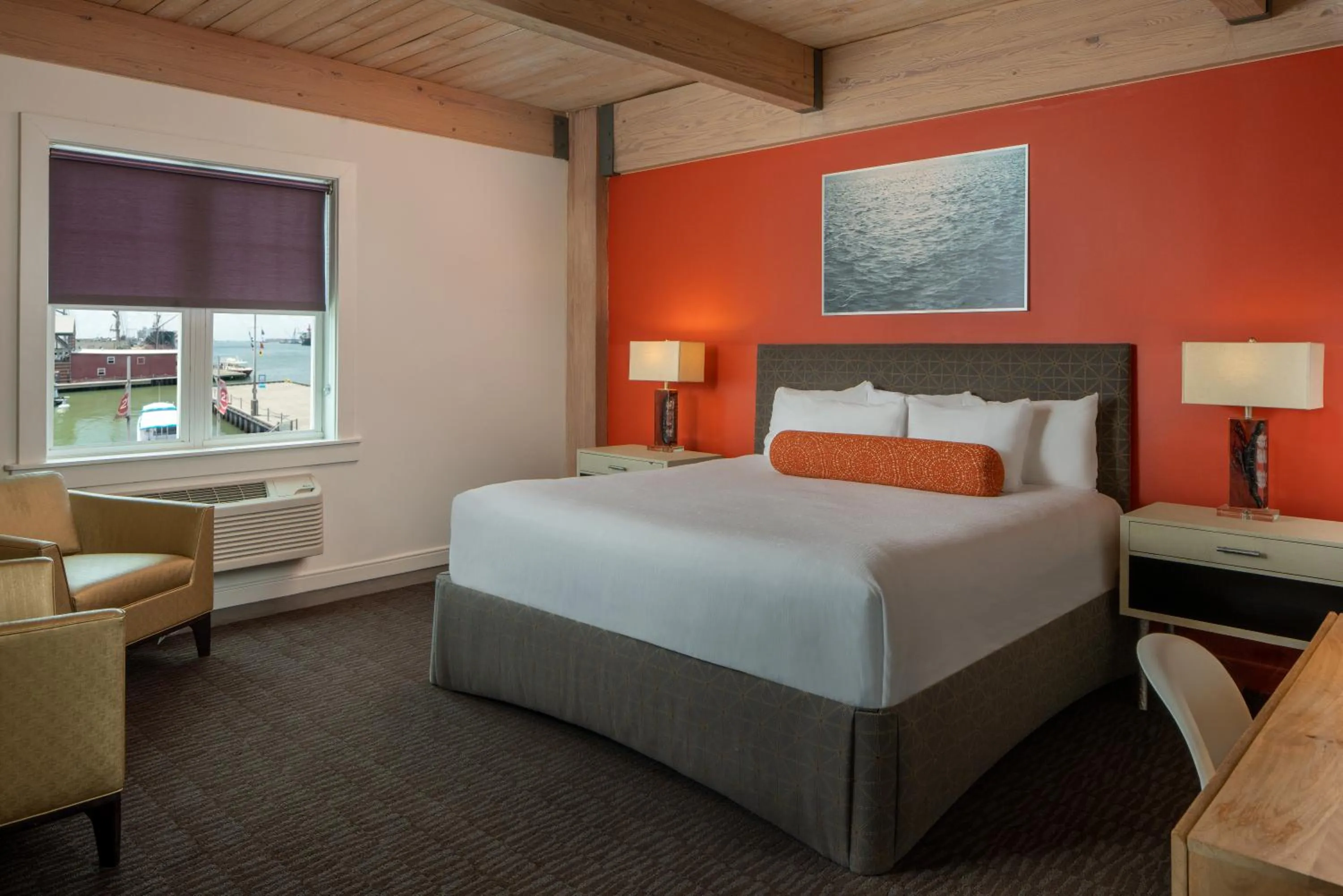 Bedroom, Bed in Harbor House Hotel and Marina at Pier 21