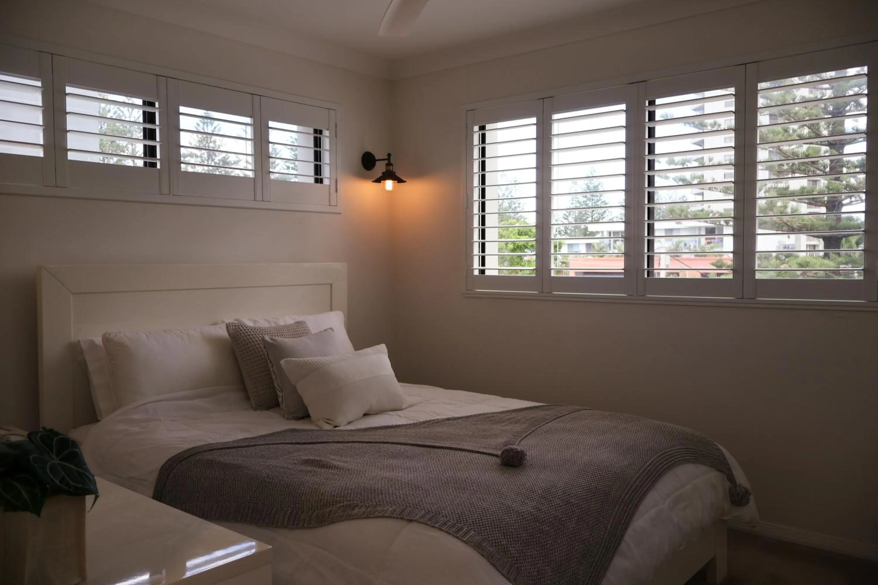 Bedroom, Bed in Burleigh on the Beach