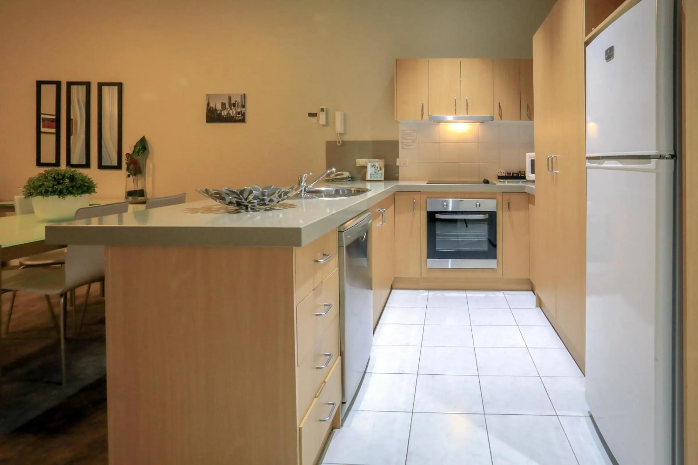 Kitchen or kitchenette in Flinders Landing Apartments