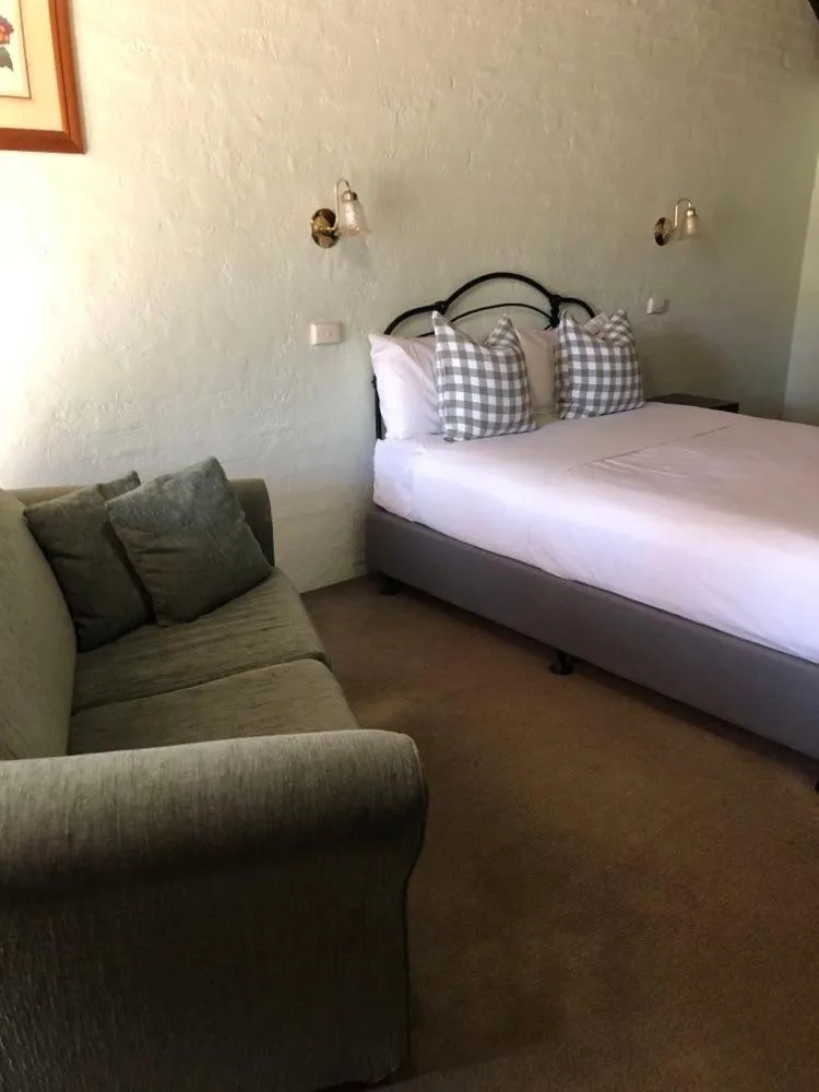 Seating area in Olde Horsham Motor Inn