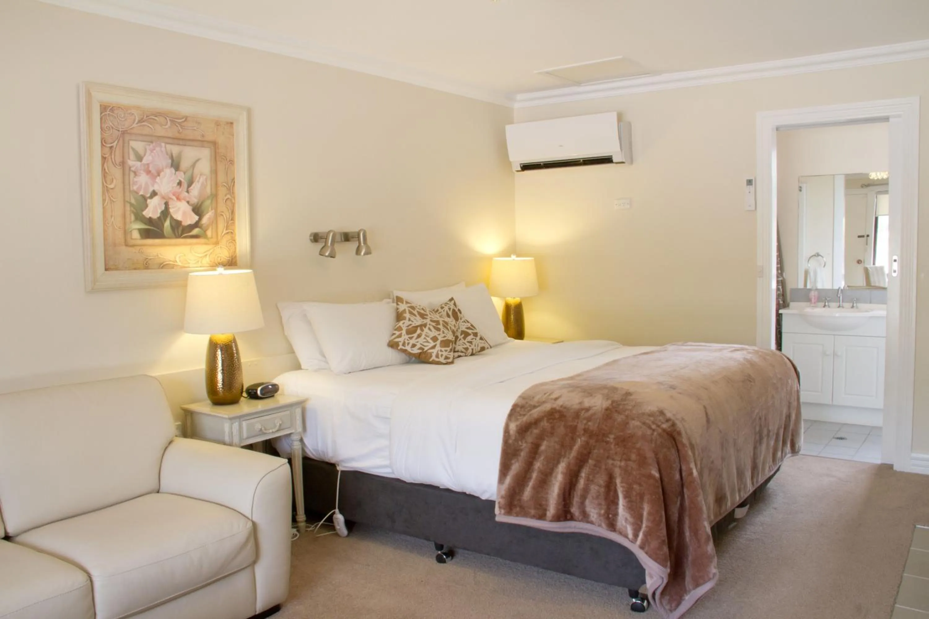 Bed in Beechworth On Bridge Motel