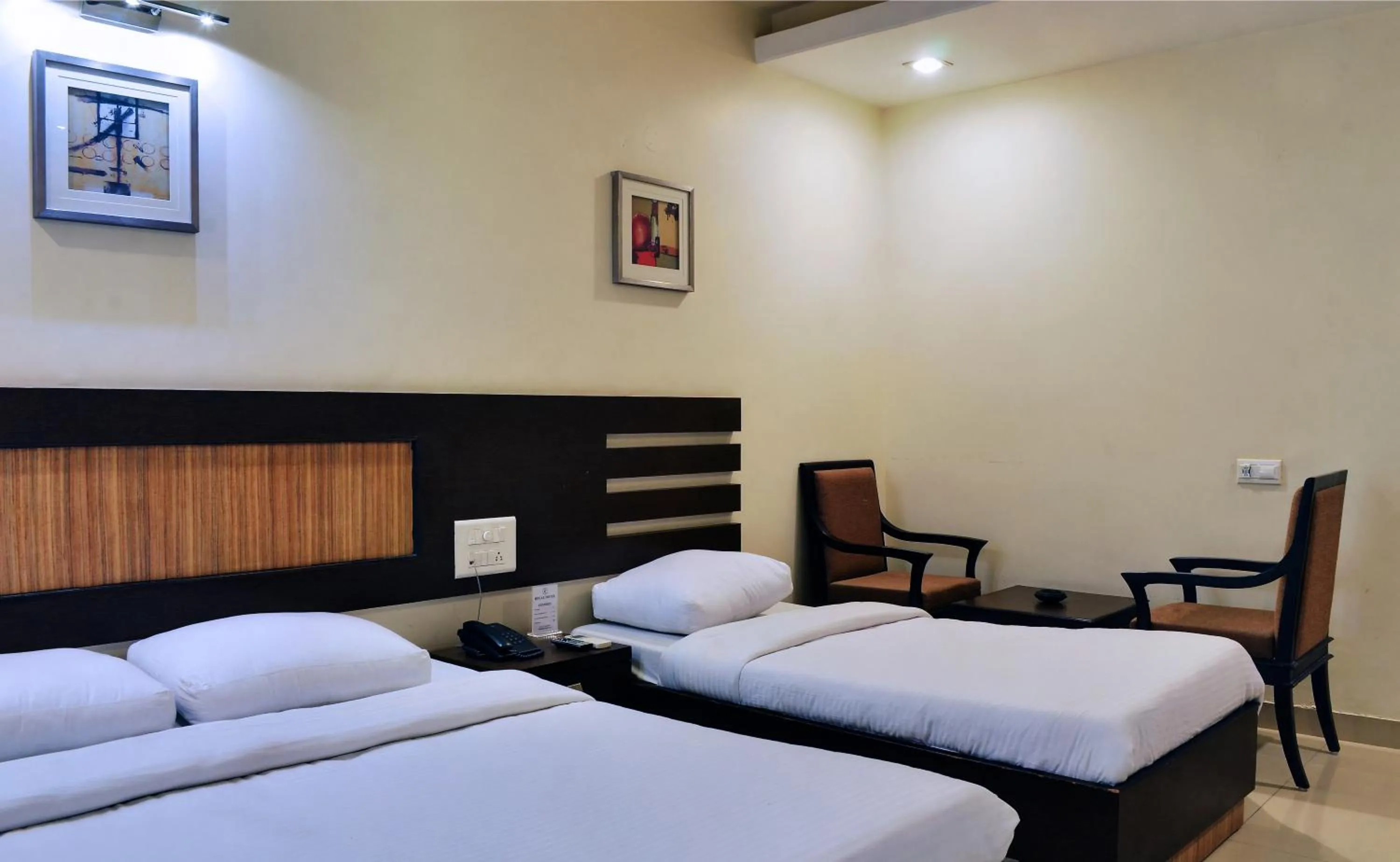 Photo of the whole room, Bed in Regal Hotel