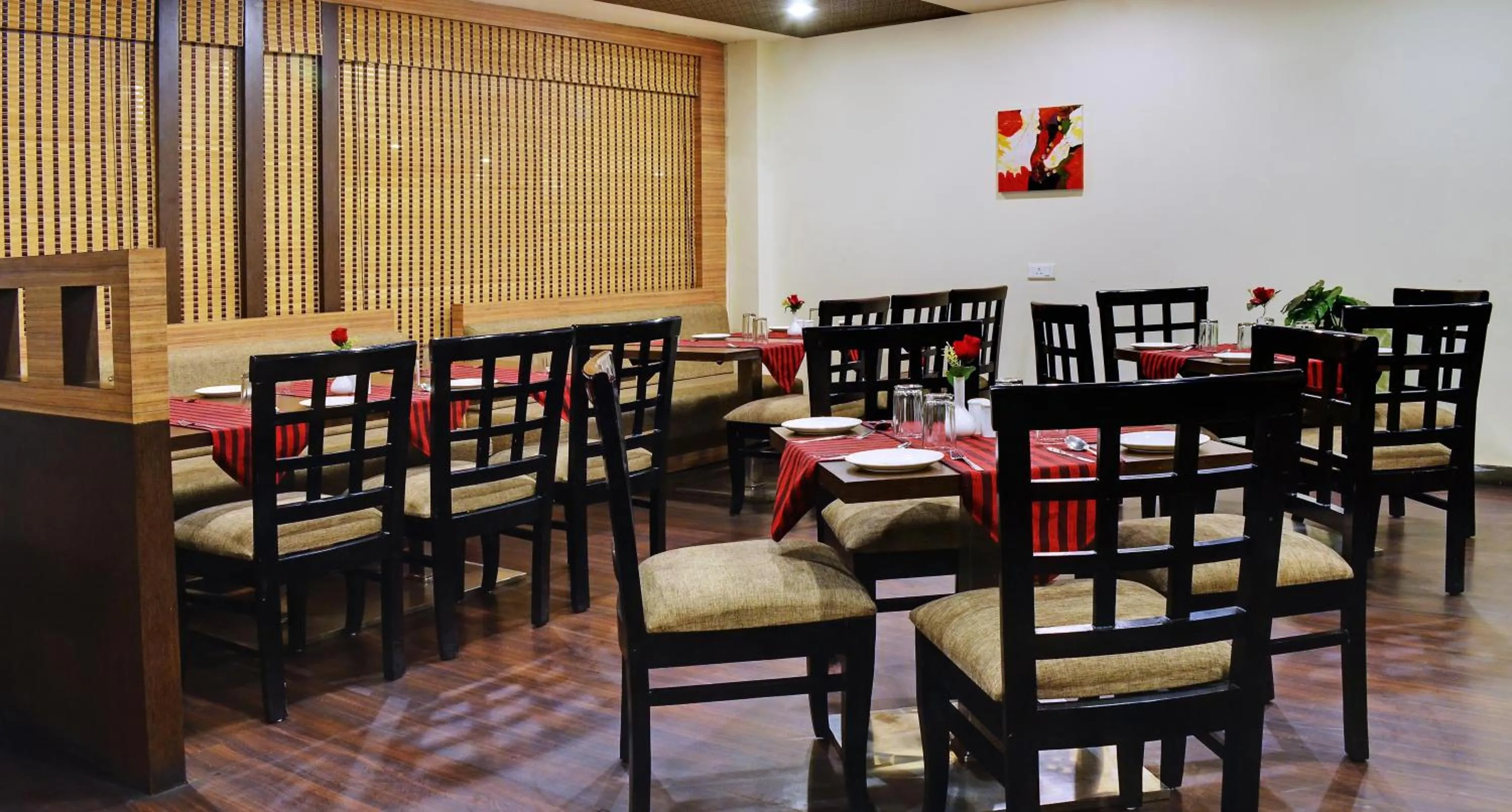 Restaurant/places to eat in Regal Hotel