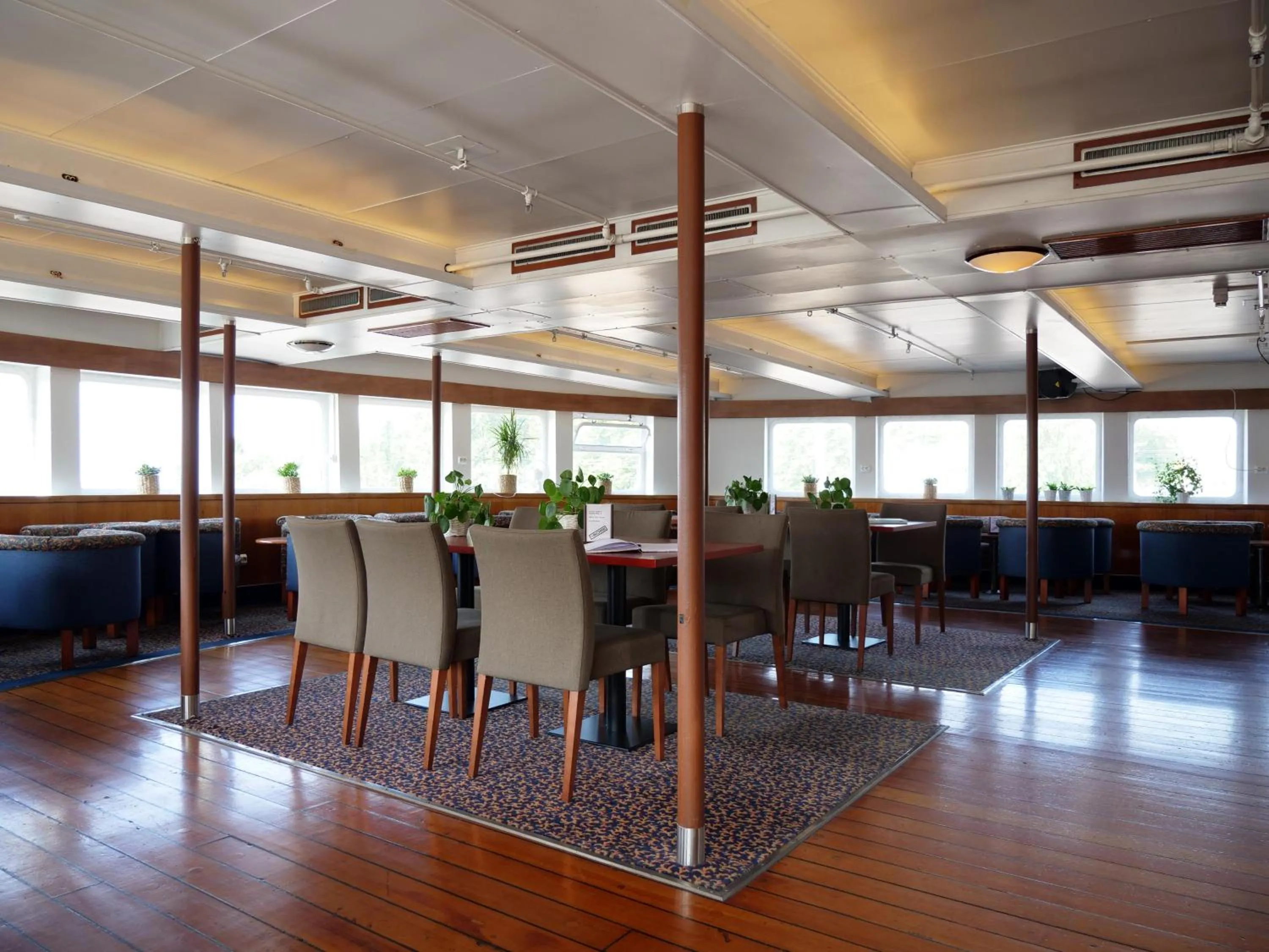 Restaurant/places to eat in Laivahostel S/S Bore