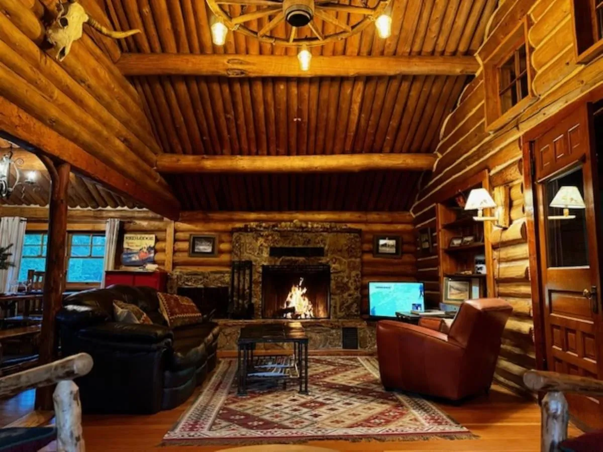 Rendezvous Lodge