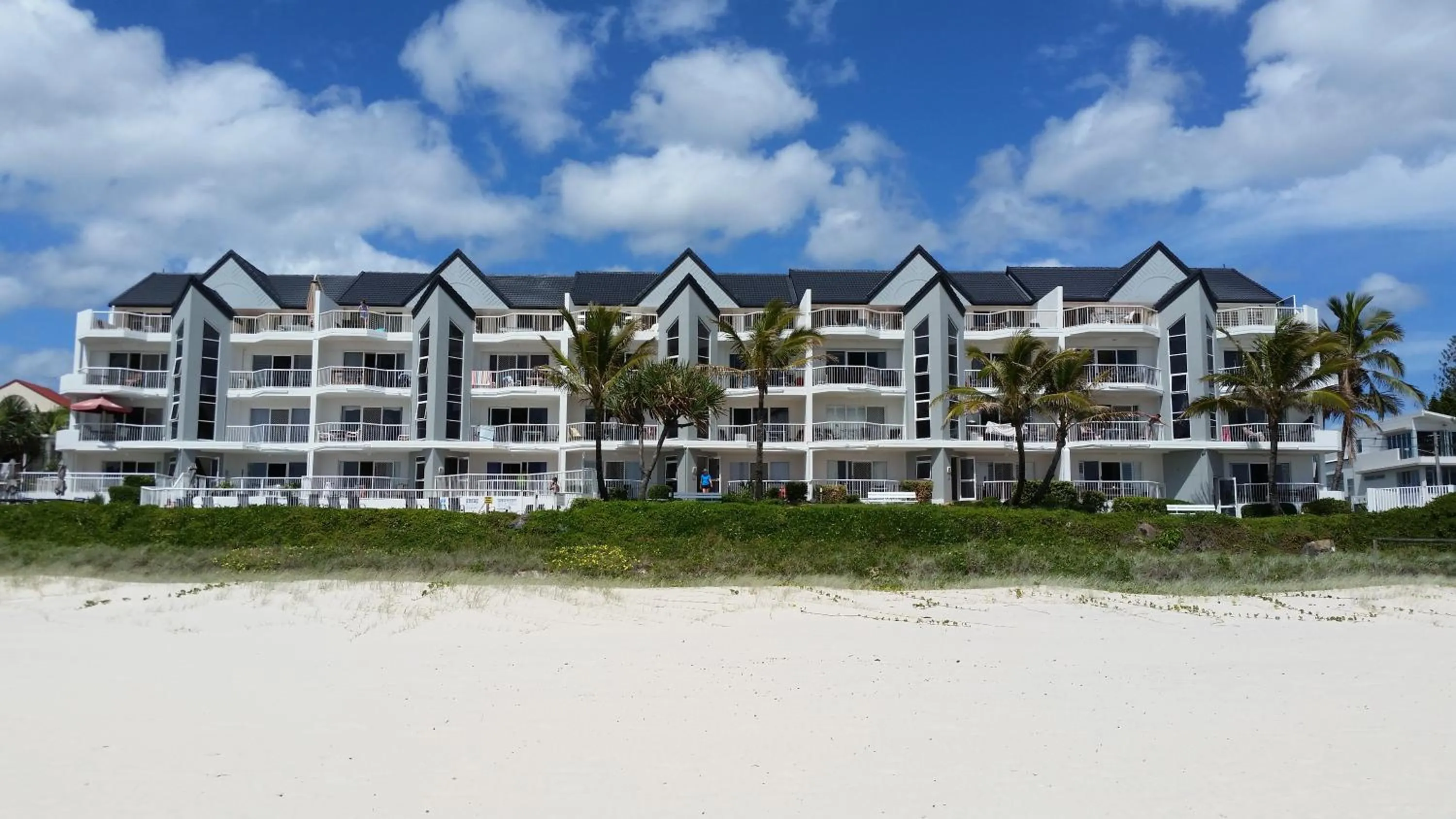 Bird's eye view in Surfers Horizons