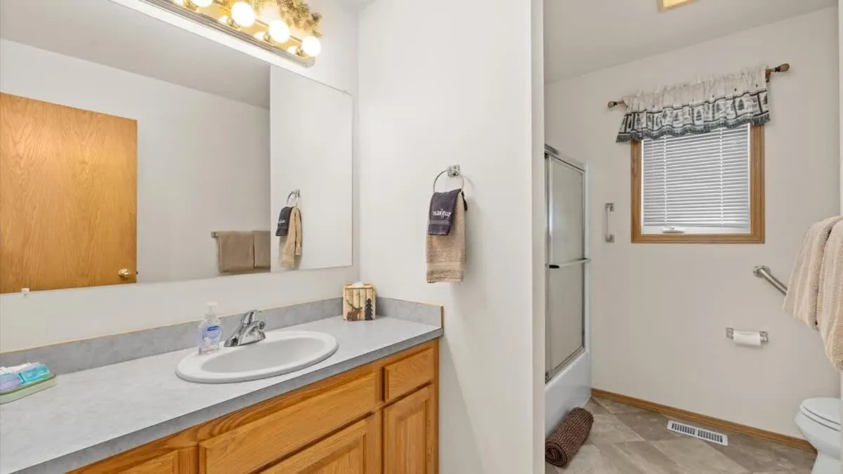 Mountain View Tee and Ski