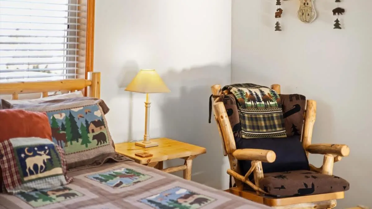 Mountain View Tee and Ski