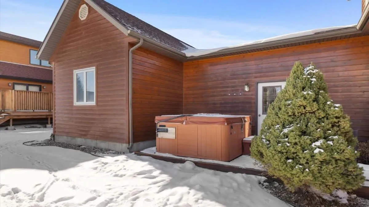 Mountain View Tee and Ski