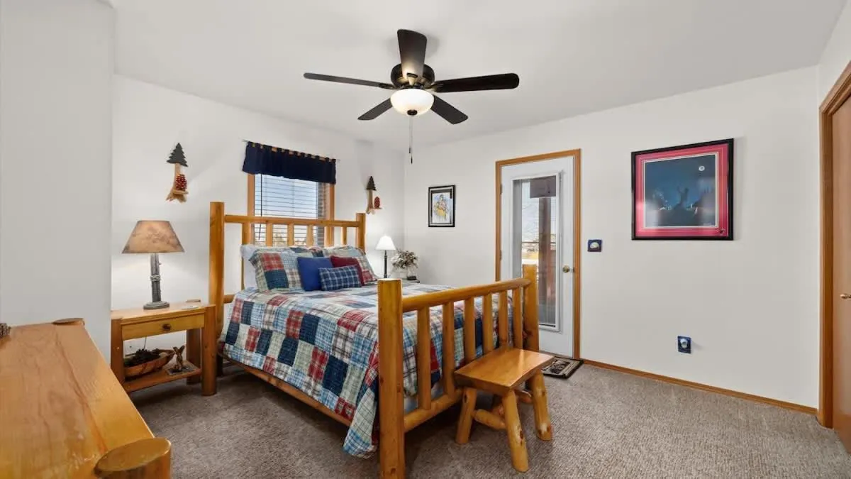 Bed in Mountain View Tee and Ski