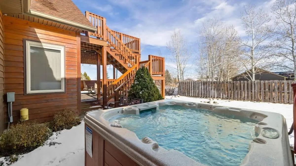 Mountain View Tee and Ski