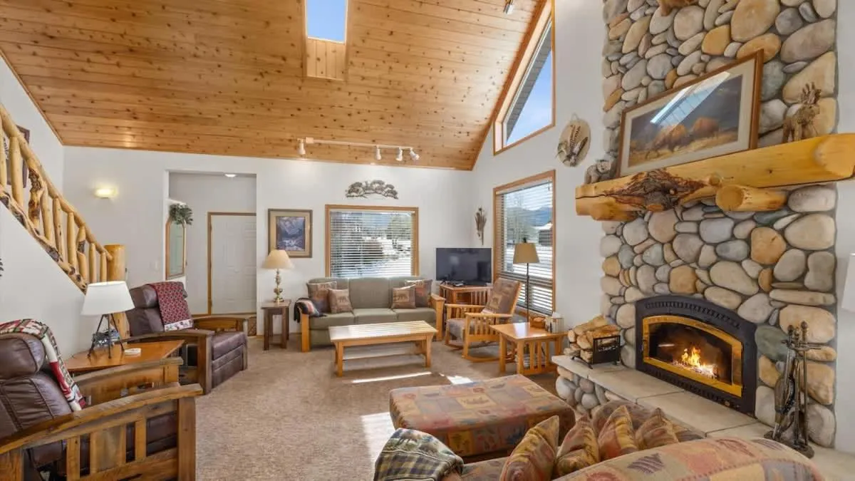 Mountain View Tee and Ski