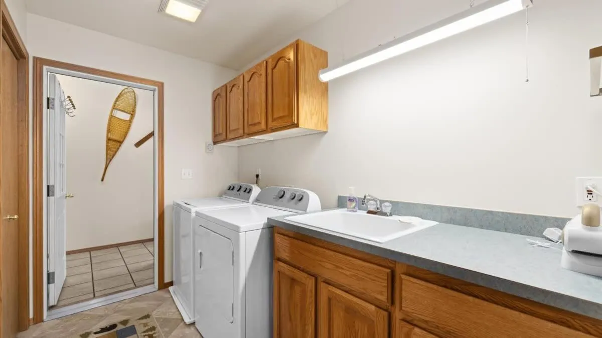 Mountain View Tee and Ski